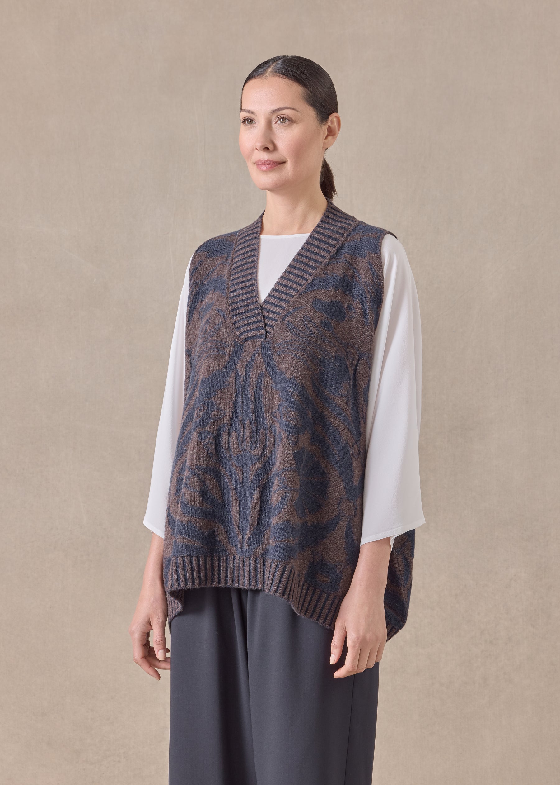 cashmere a-line sleeveless V-neck - mid plus