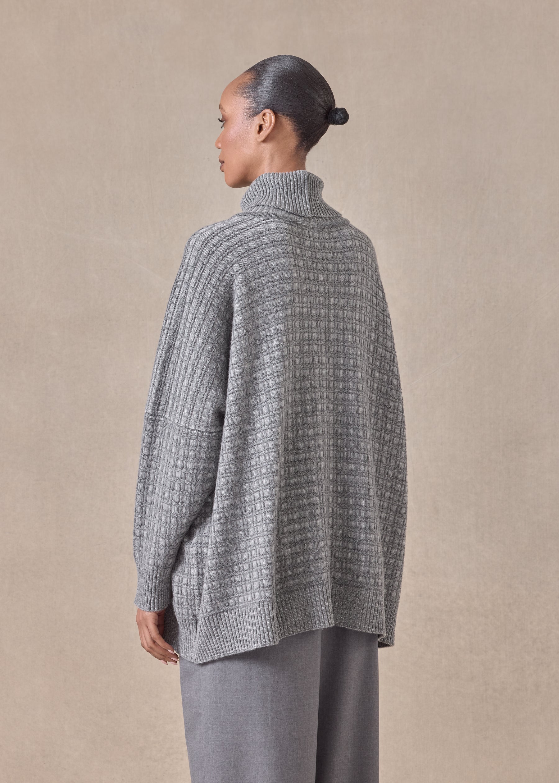 cashmere roll neck sweater - mid plus