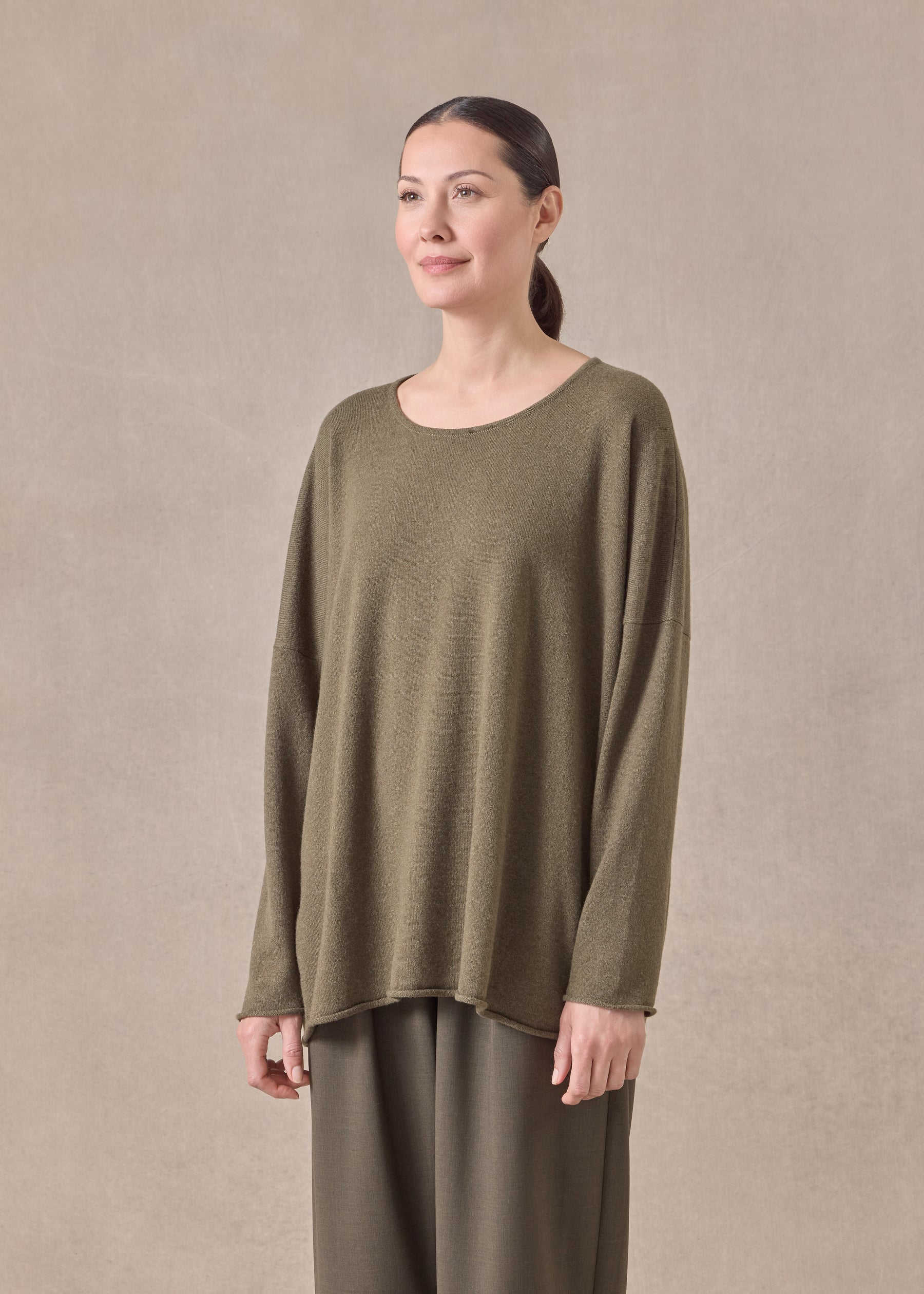 cashmere slim sleeve raw edge bateau neck - mid plus