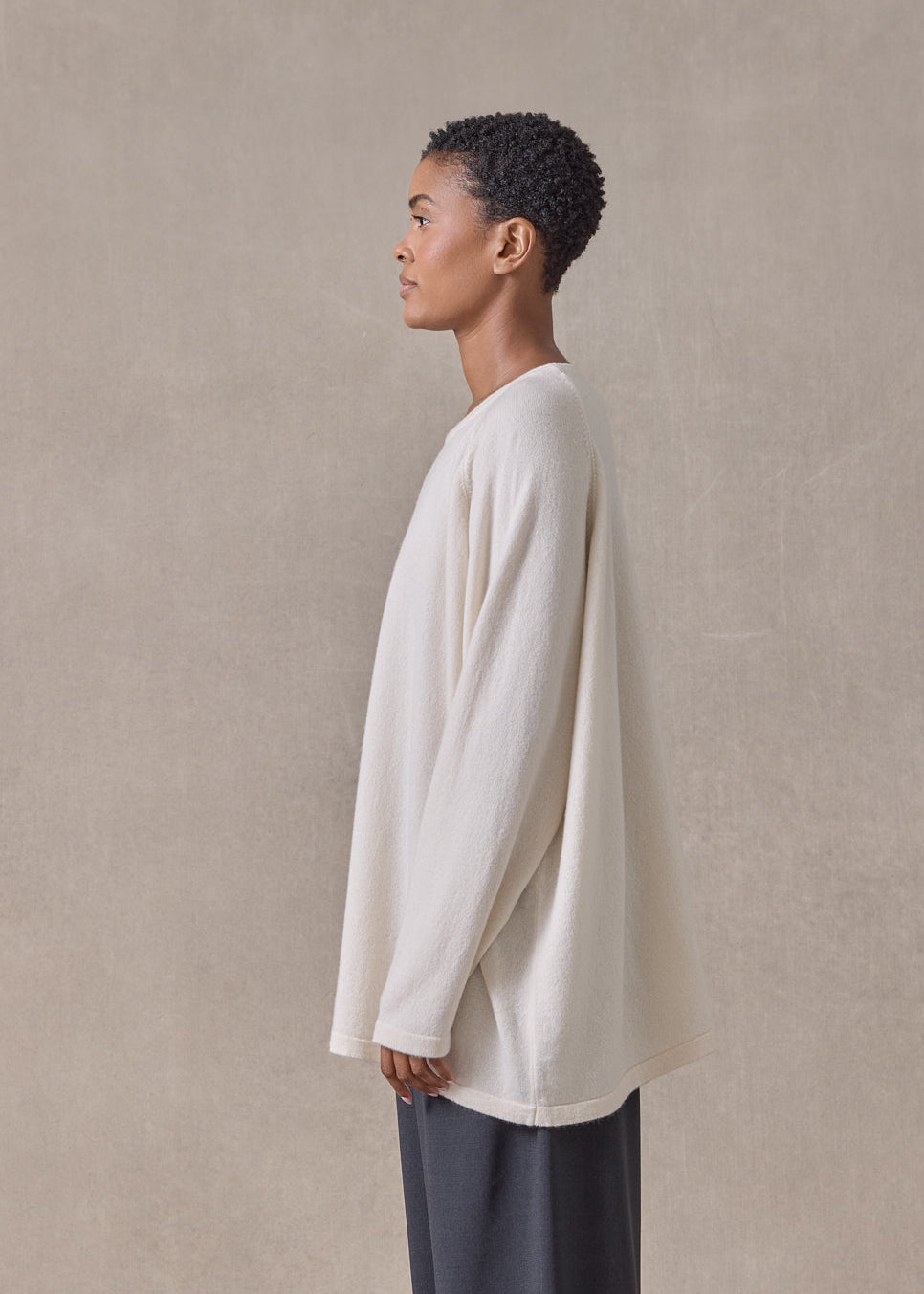 cashmere raglan sleeve round neck sweater - long (crème)