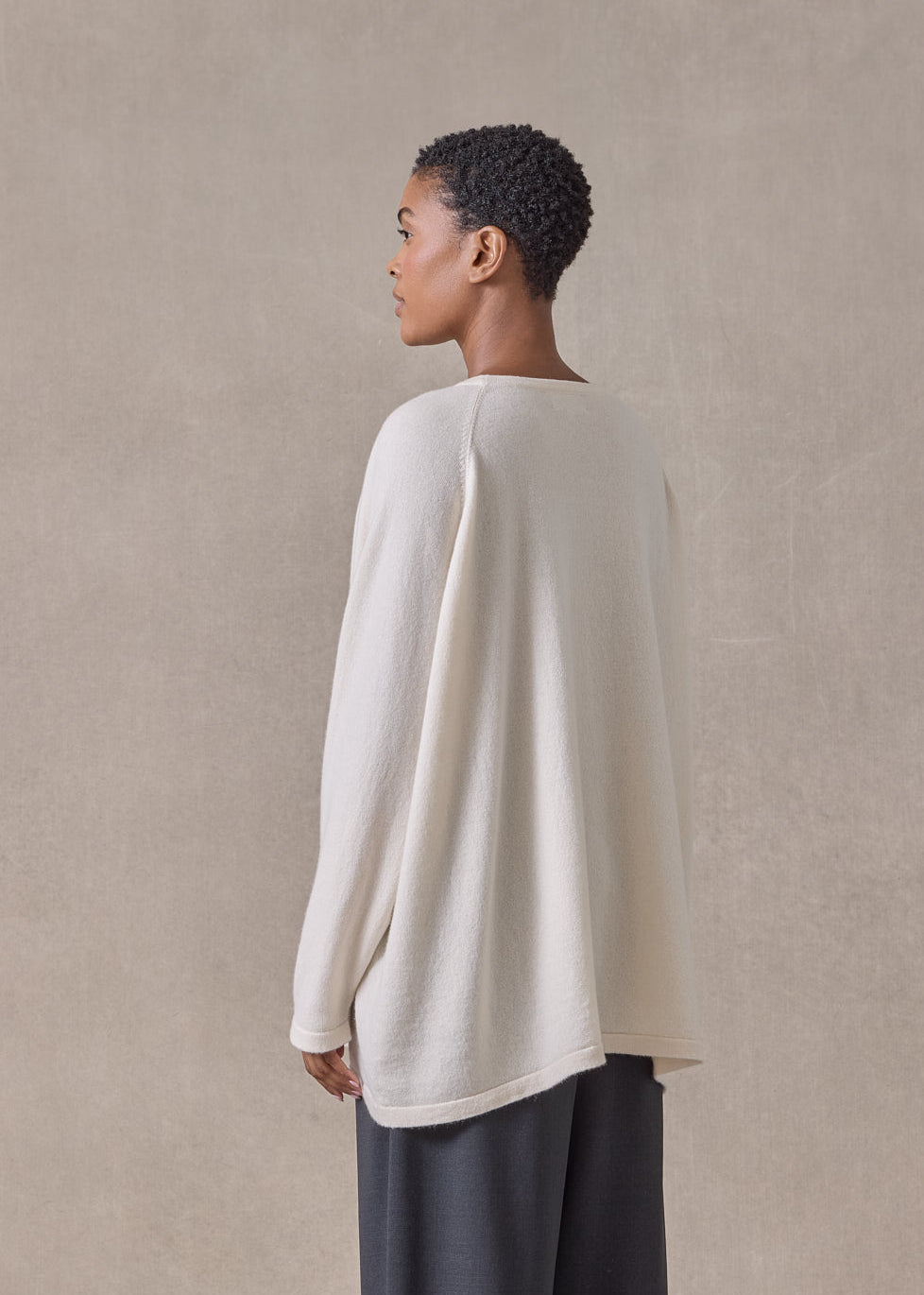 cashmere raglan sleeve round neck sweater - long (crème)