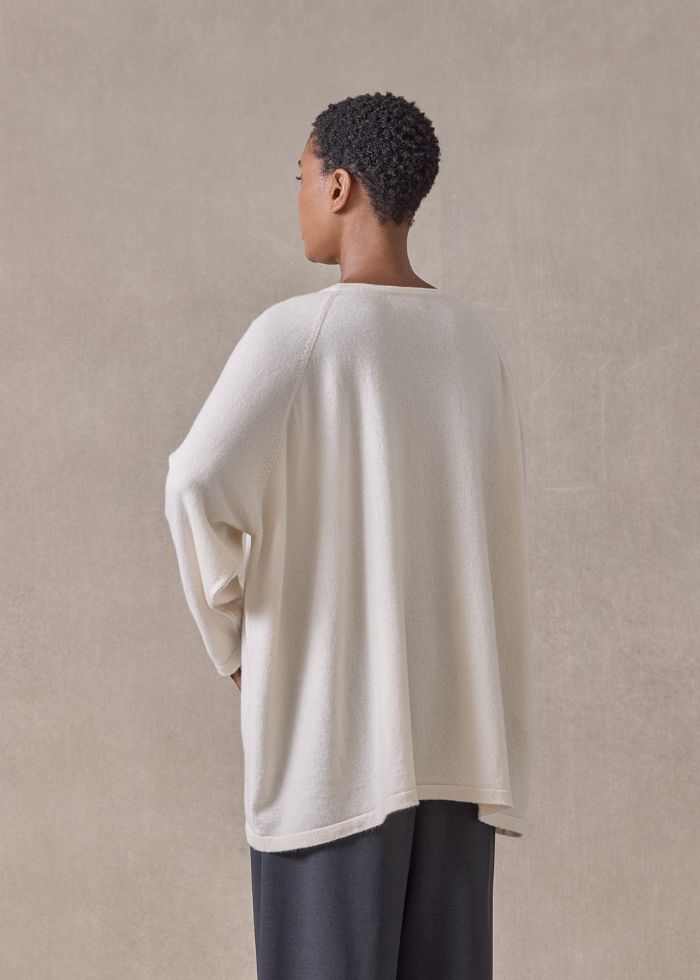 cashmere raglan sleeve round neck sweater - long (crème)