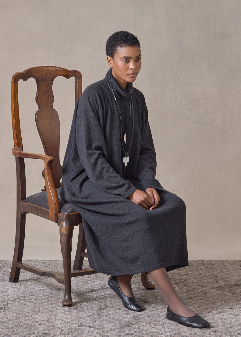cashmere raglan sleeve scrunch neck dress (coal)