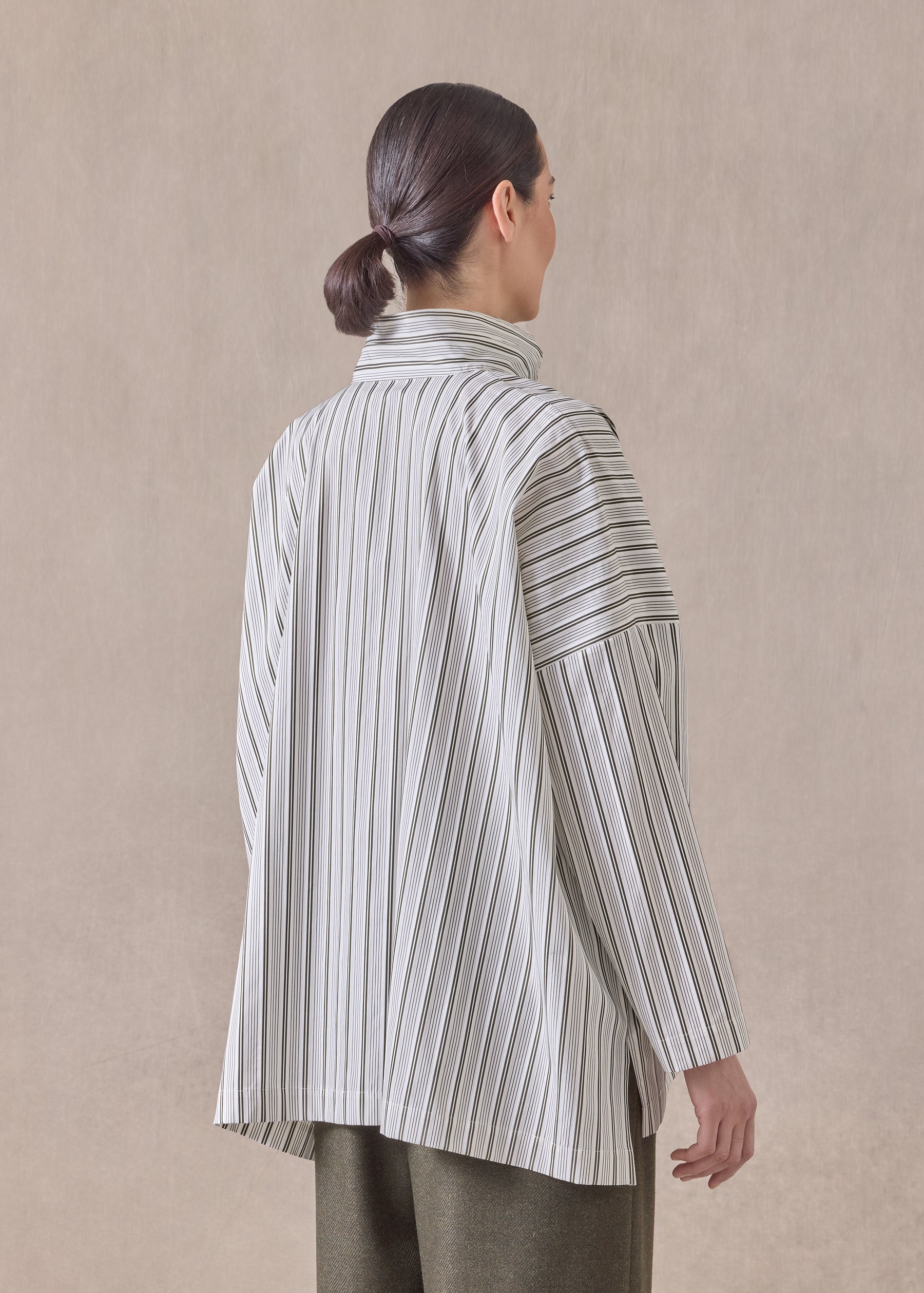cotton wide longer back shirt with double stand collar - mid plus