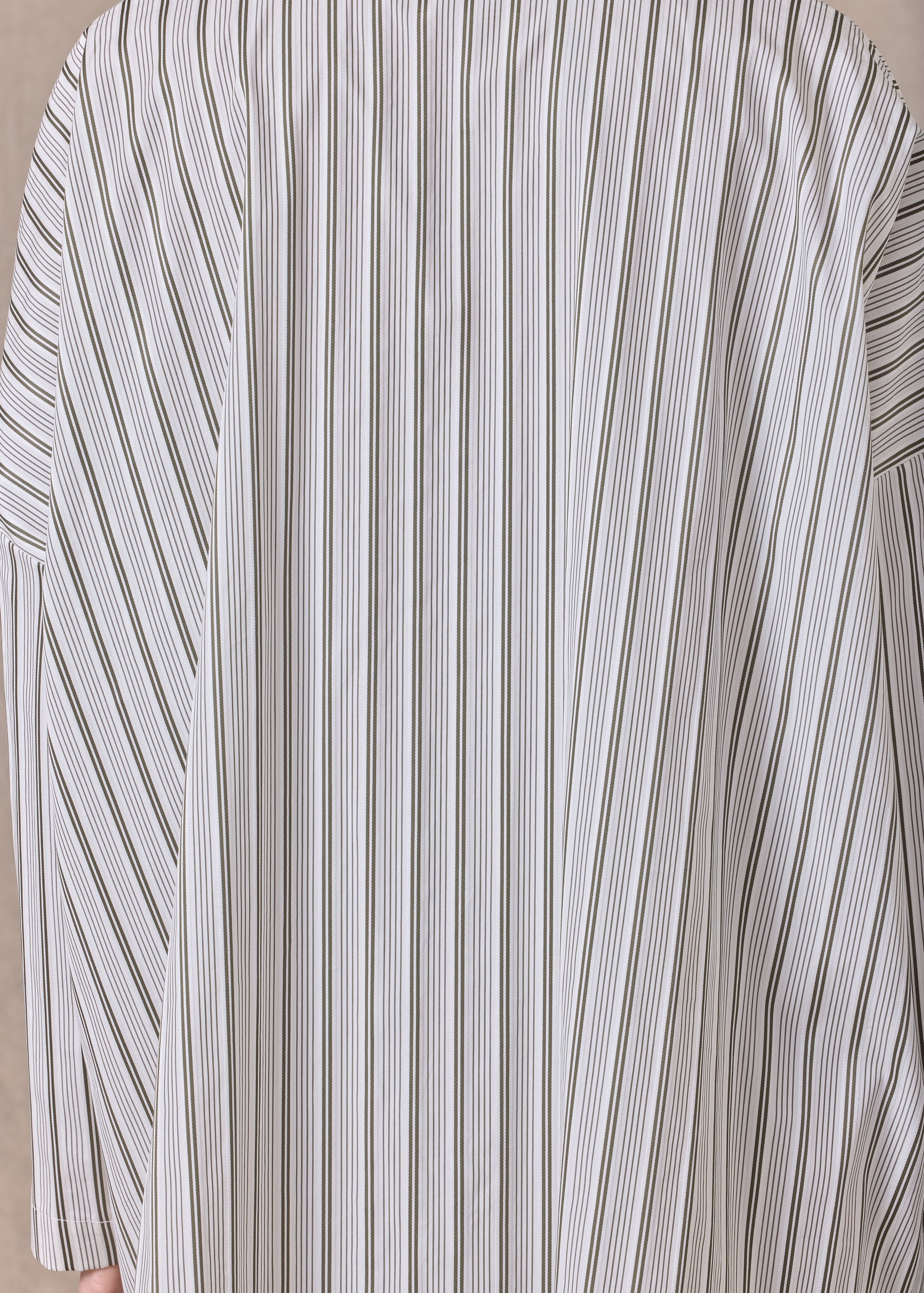 cotton wide longer back shirt with double stand collar - mid plus