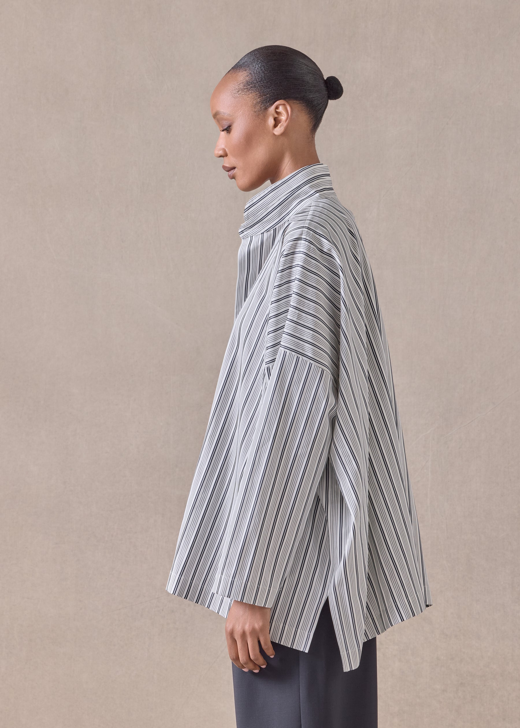 cotton wide longer back shirt with double stand collar - mid plus