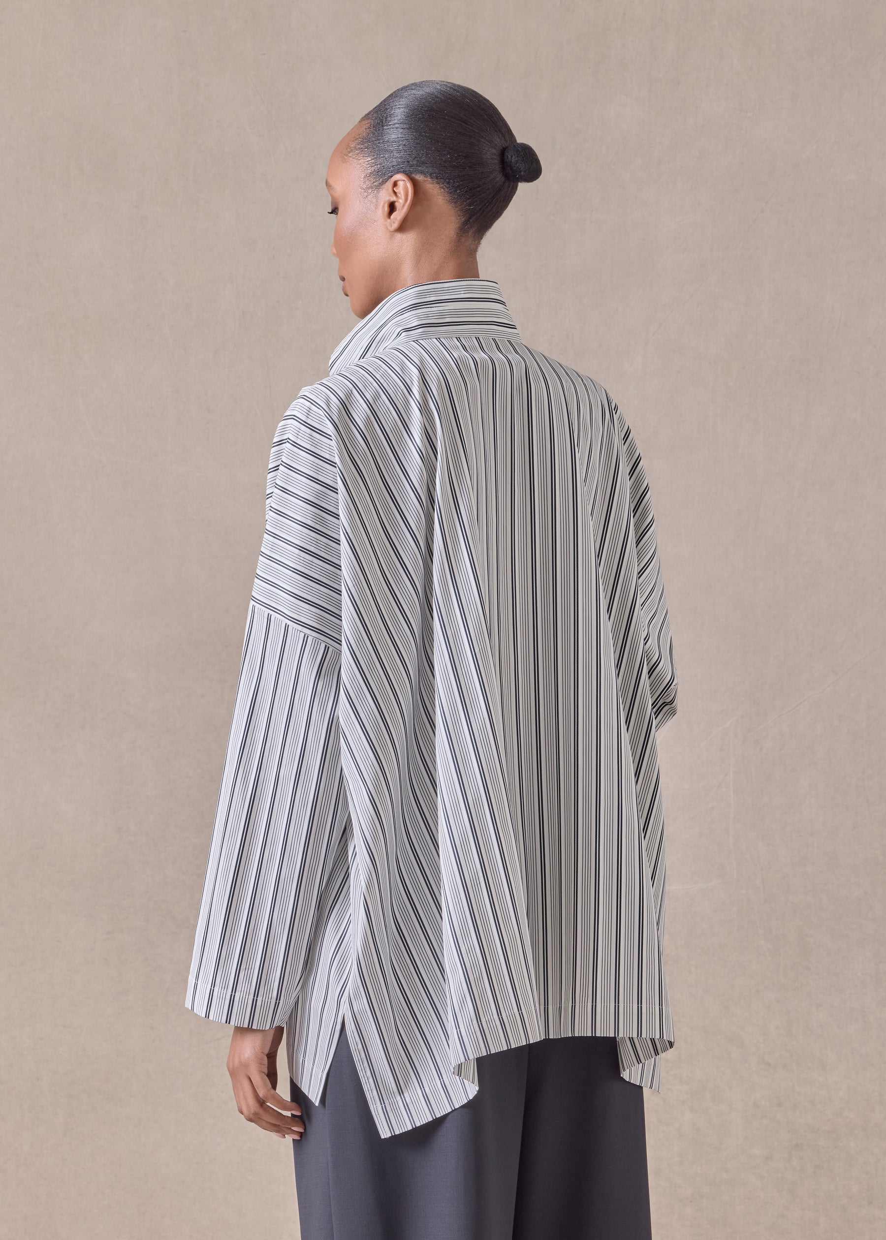 cotton wide longer back shirt with double stand collar - mid plus