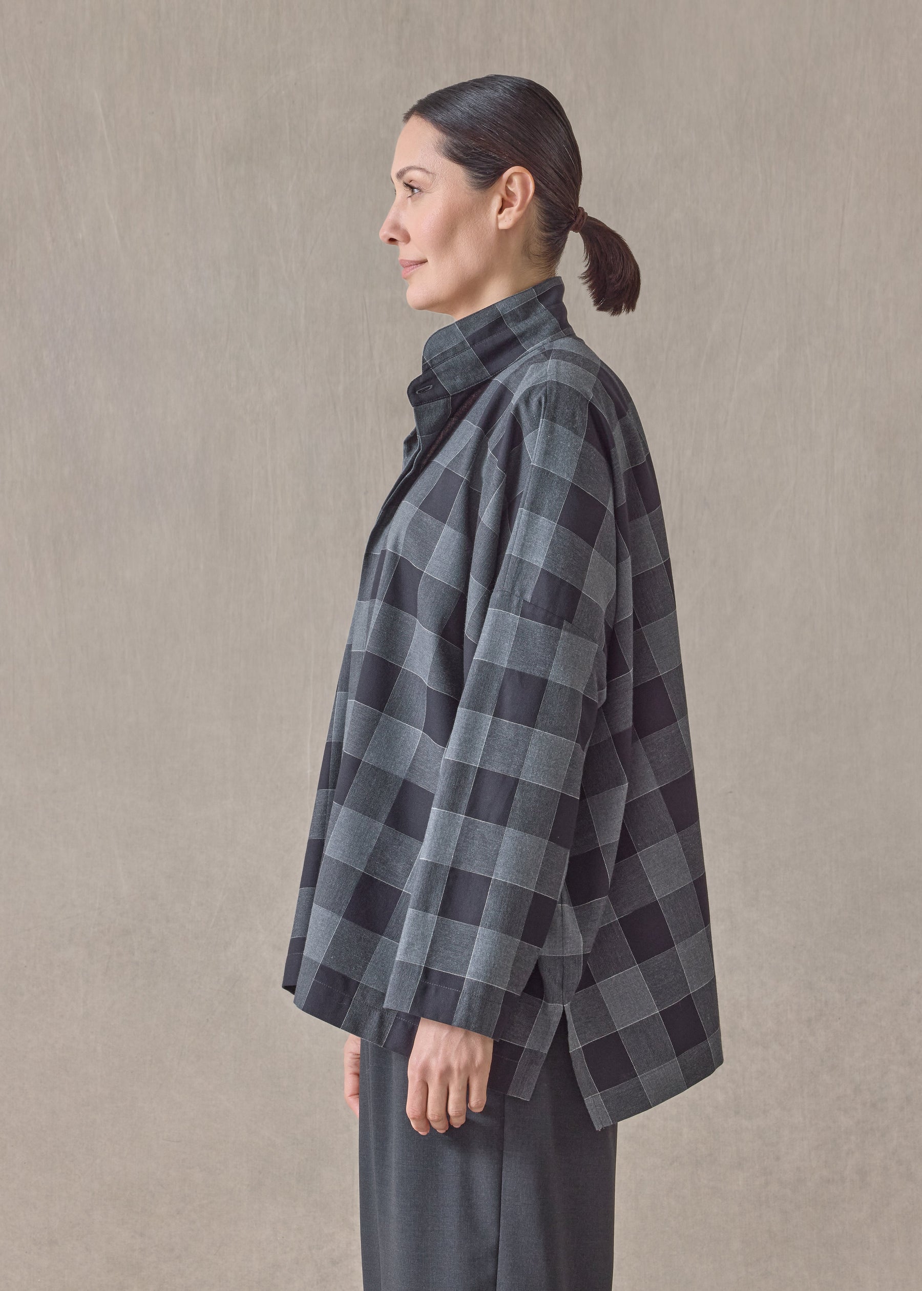 brushed cotton wide longer back shirt with double stand collar-mid plus (greyplaid)