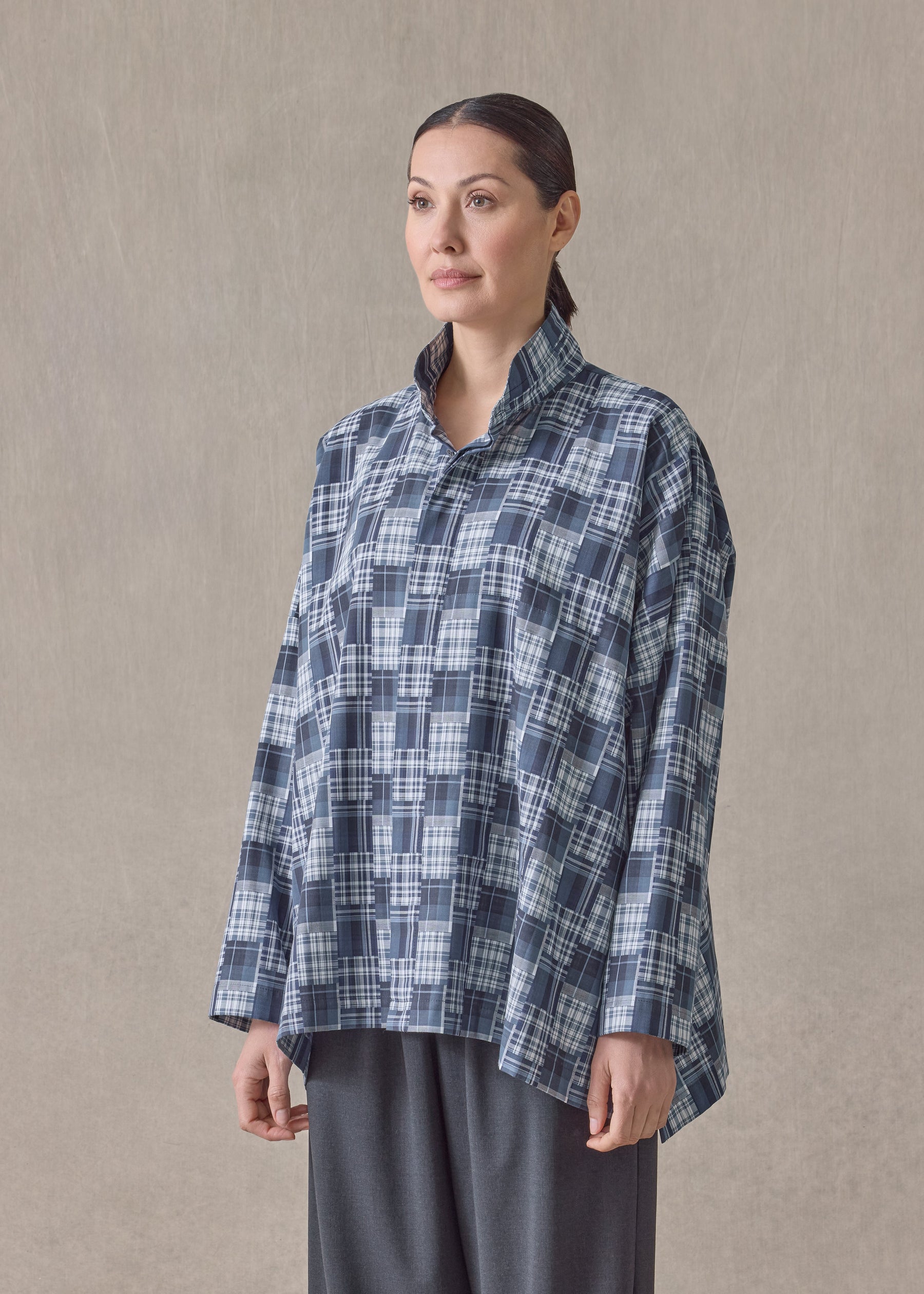 cotton wide longer back shirt with double stand collar-mid plus (jean)