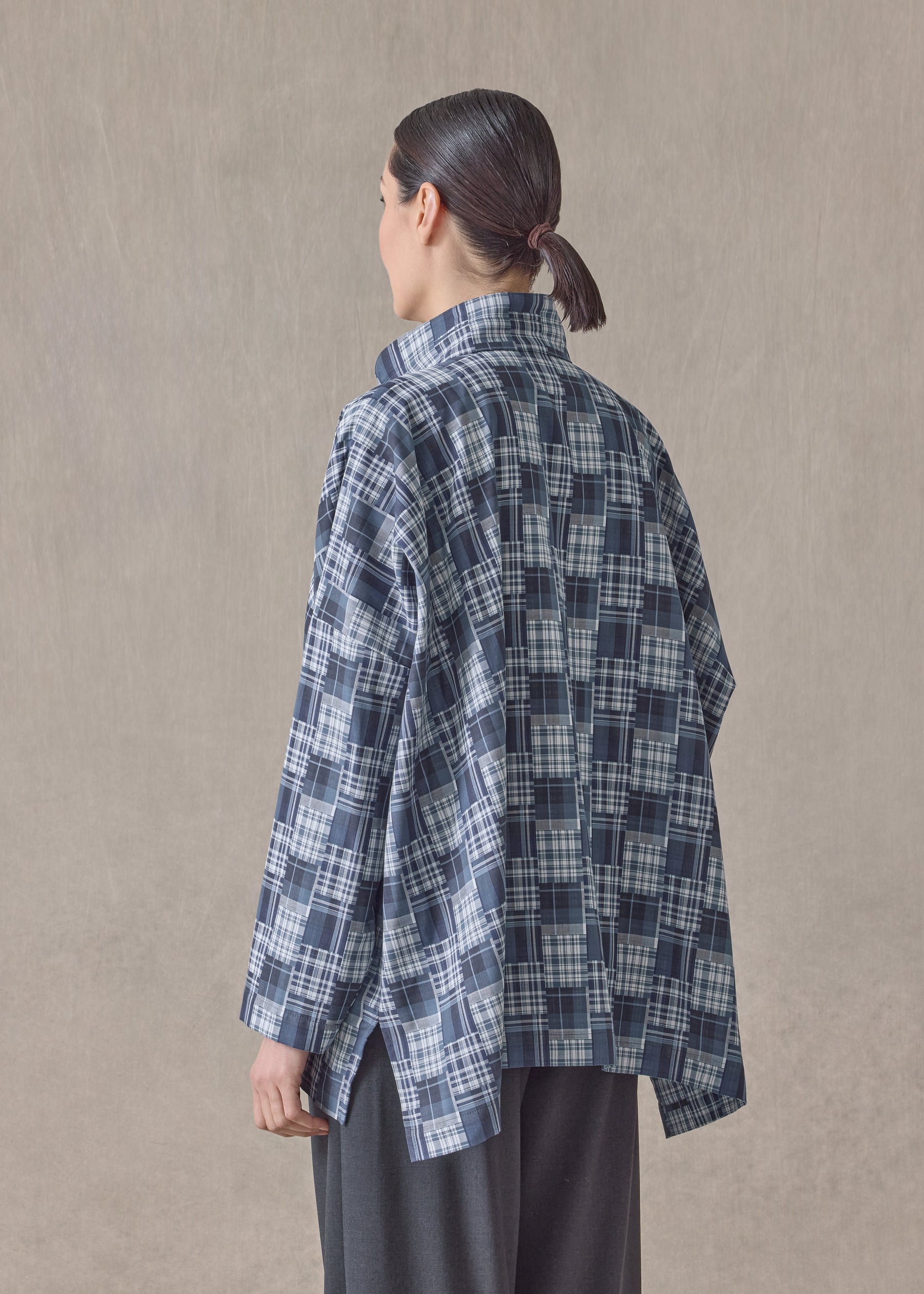cotton wide longer back shirt with double stand collar-mid plus (jean)