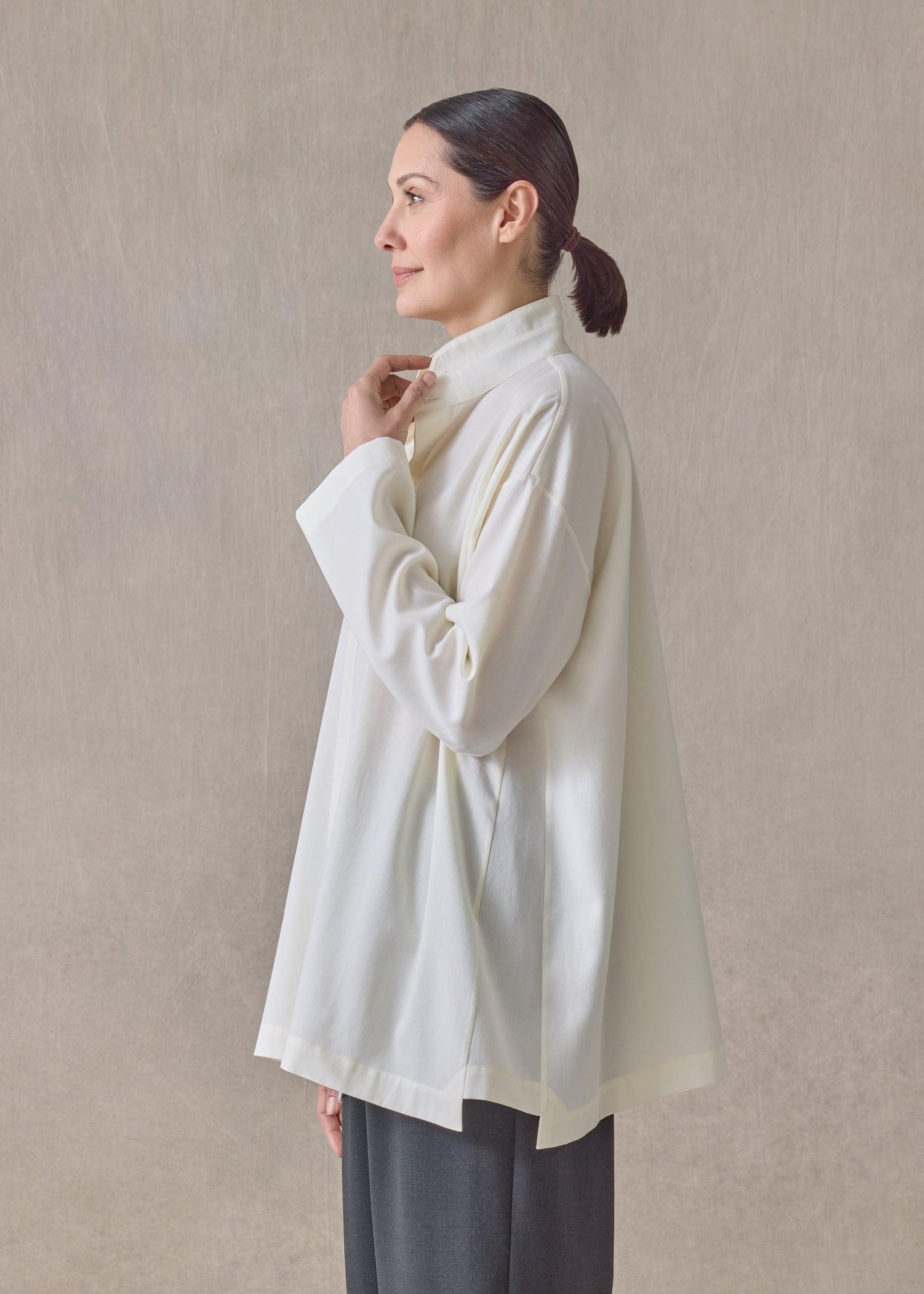 brushed cotton slim a-line shirt with double stand collar and stepped insert-long (cream)