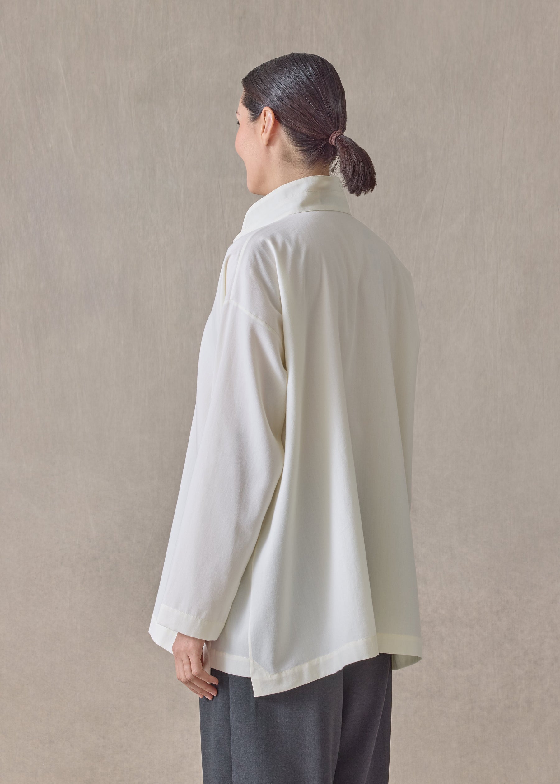 brushed cotton slim a-line shirt with double stand collar and stepped insert-long (cream)