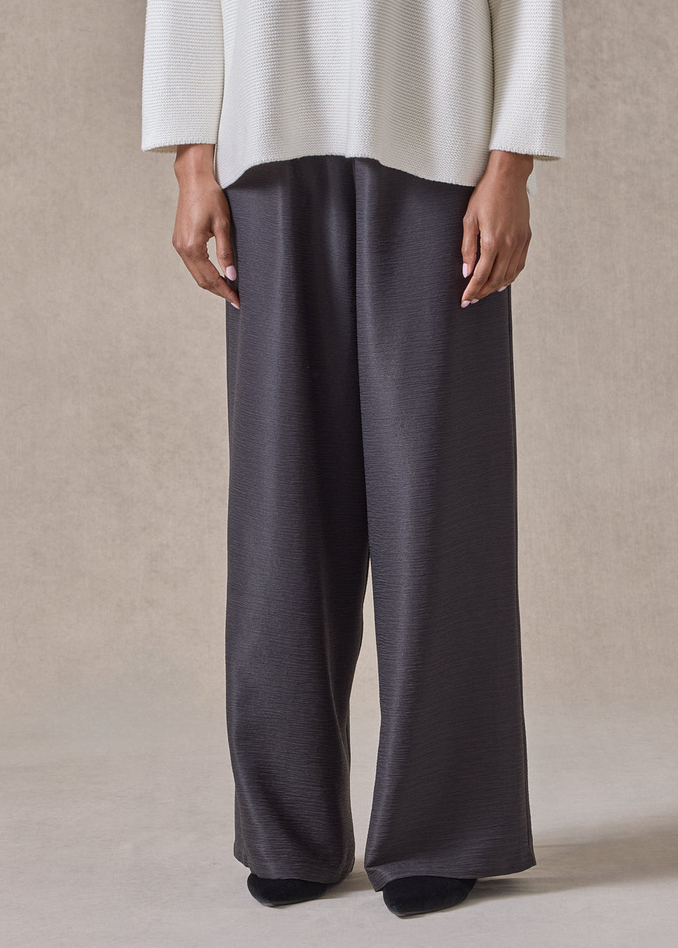 midweight silk plissé flared trouser (espresso)