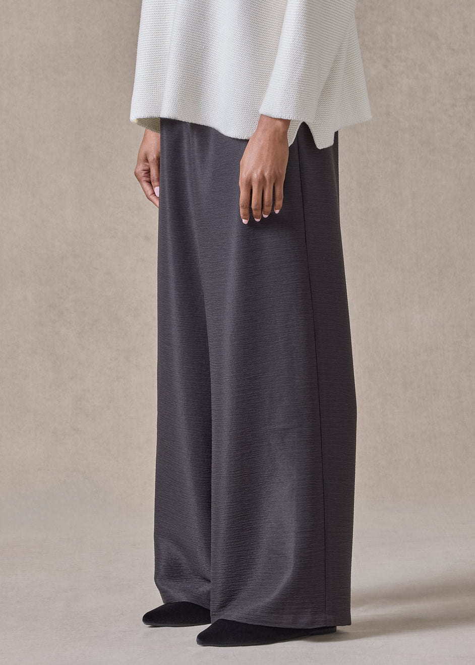 midweight silk plissé flared trouser (espresso)