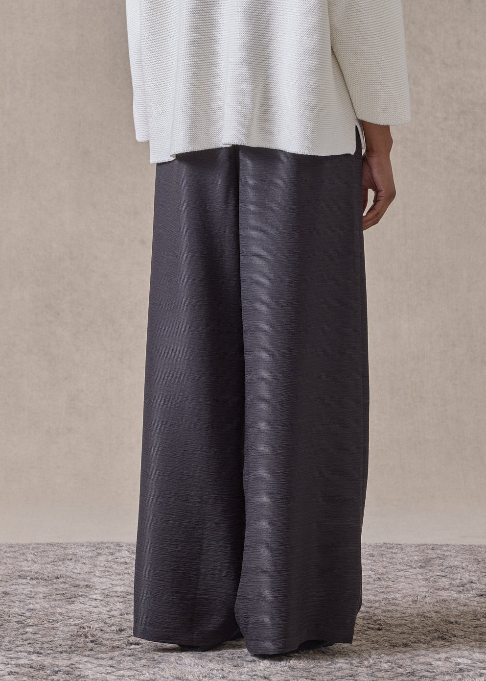 midweight silk plissé flared trouser (espresso)