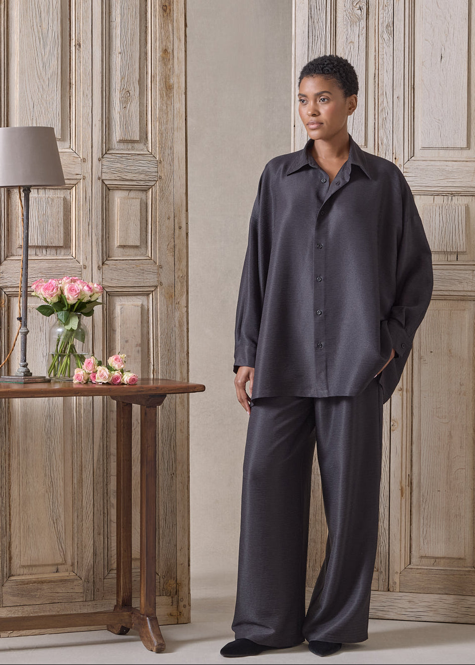 midweight silk plissé wide a-line shirt with collar - long (espresso)