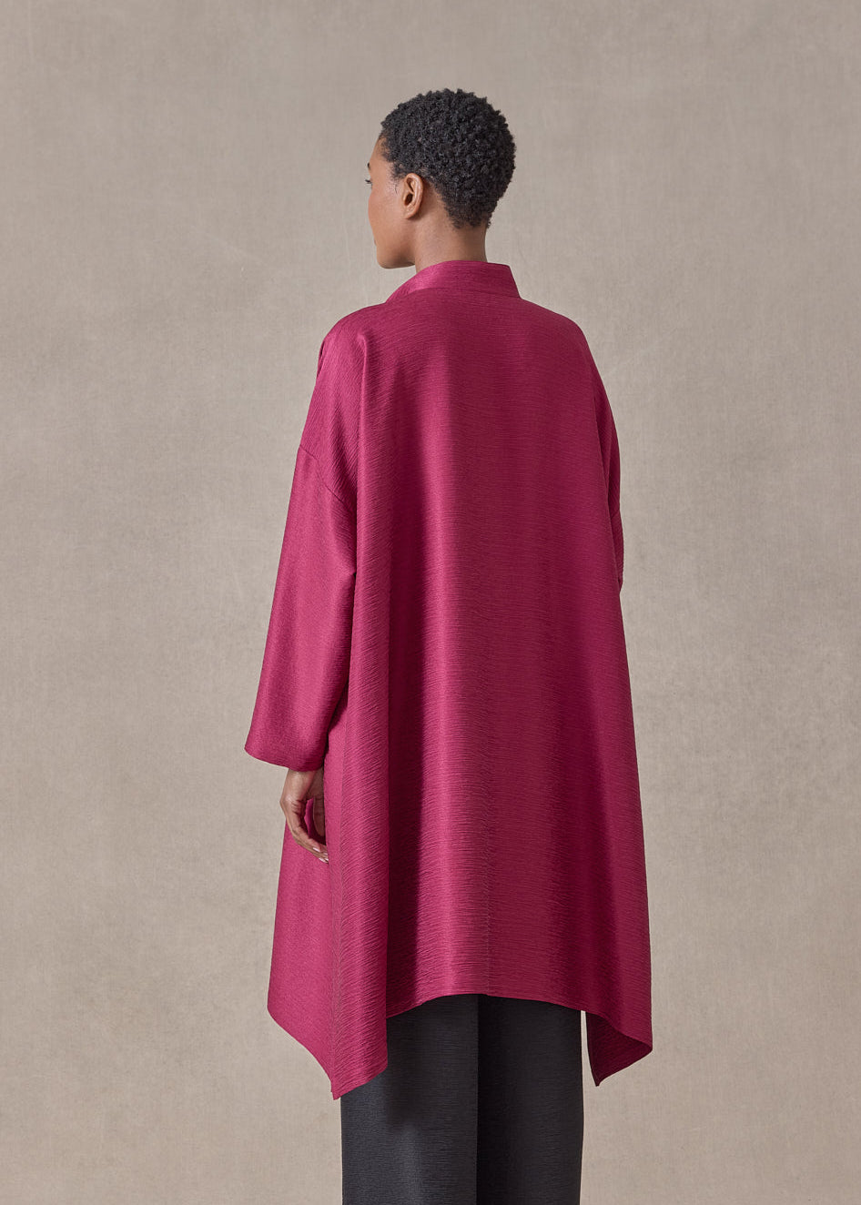 midweight silk plissé wide a-line collarless shirt - very long with slits  (magenta)