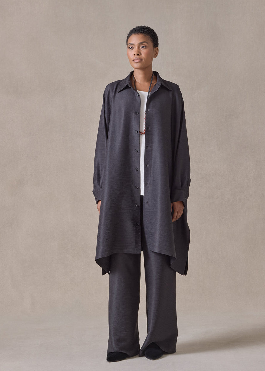 midweight silk plissé wide a-line shirt with collar- very long with slits  (espresso)
