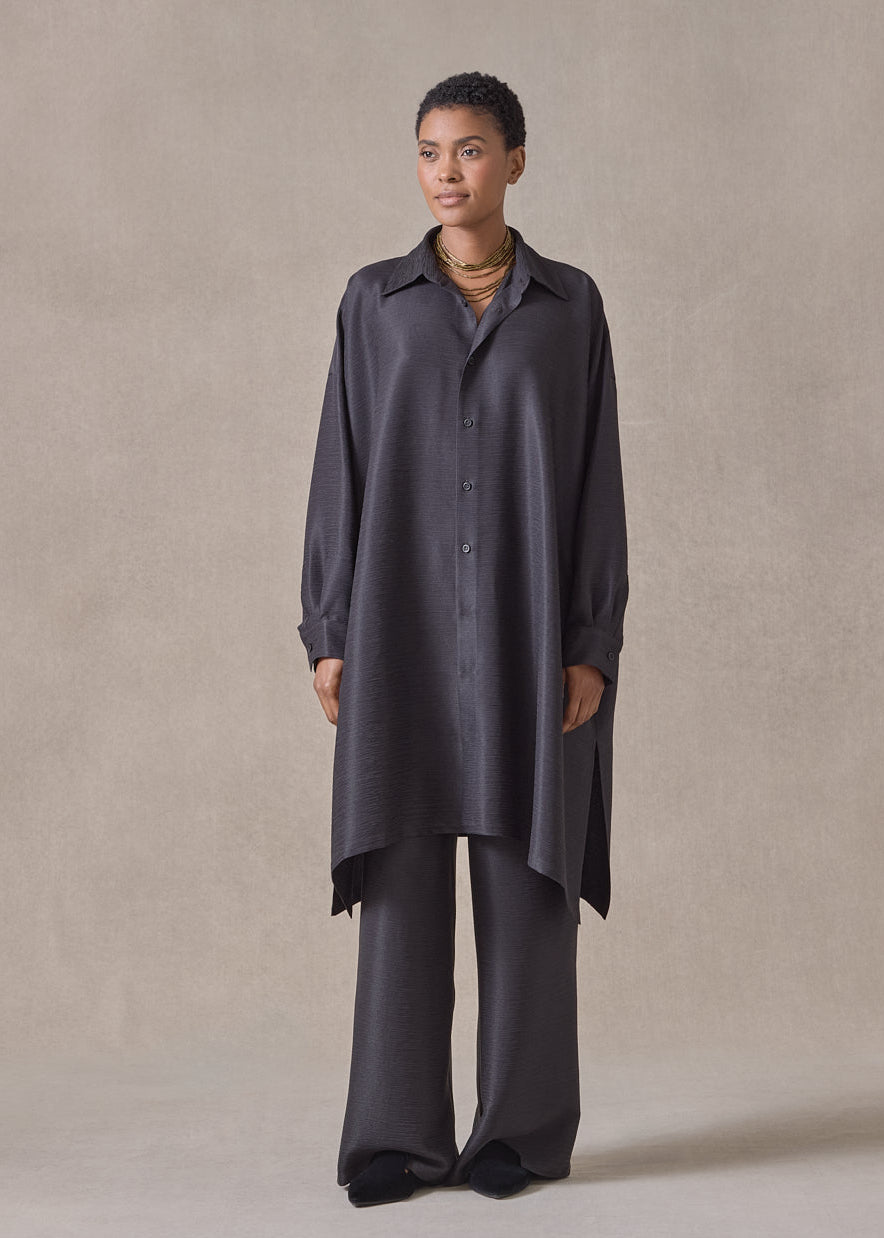 midweight silk plissé wide a-line shirt with collar- very long with slits  (espresso)