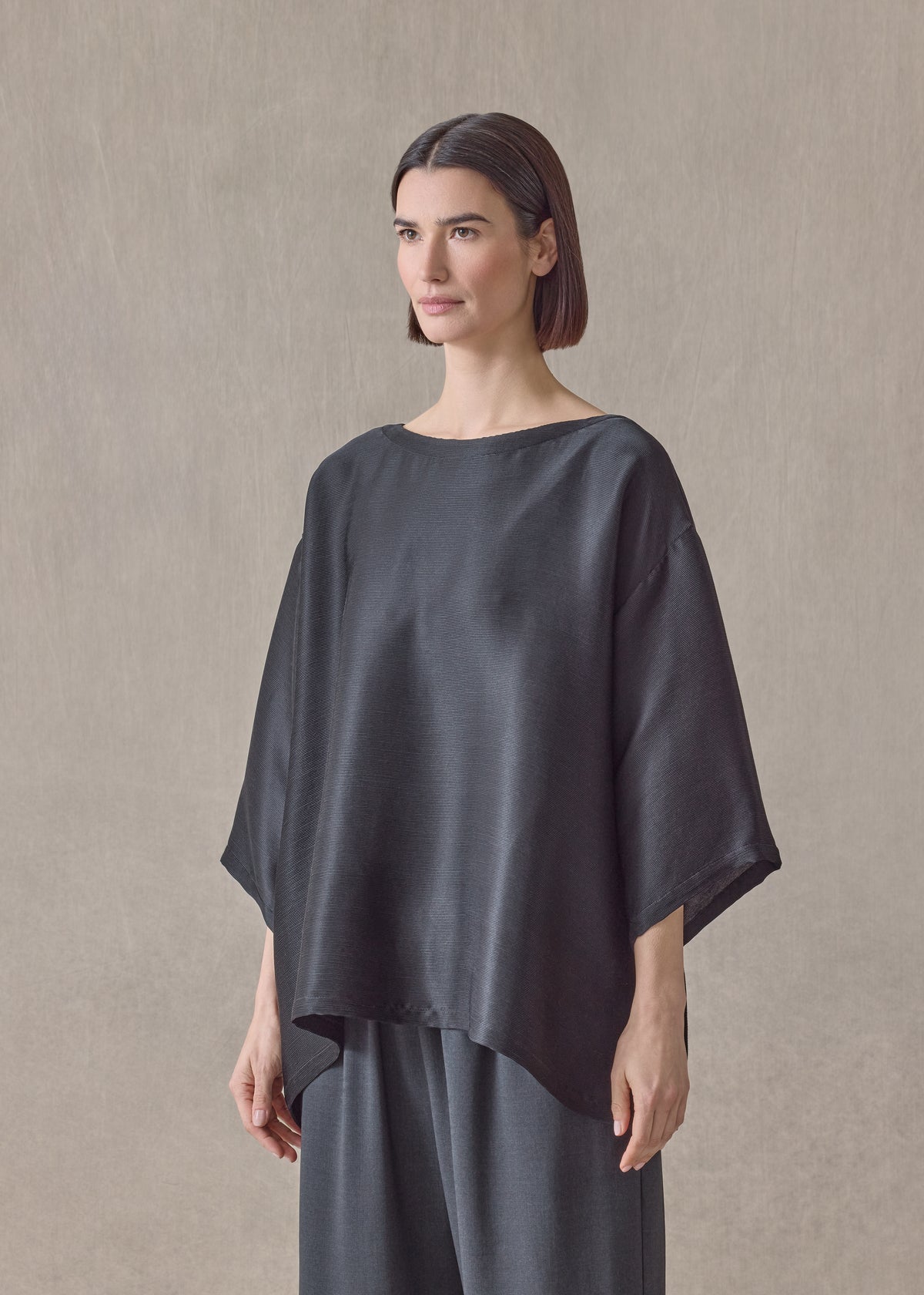 featherlight silk plissé a-line scoop neck top - mid plus (black)