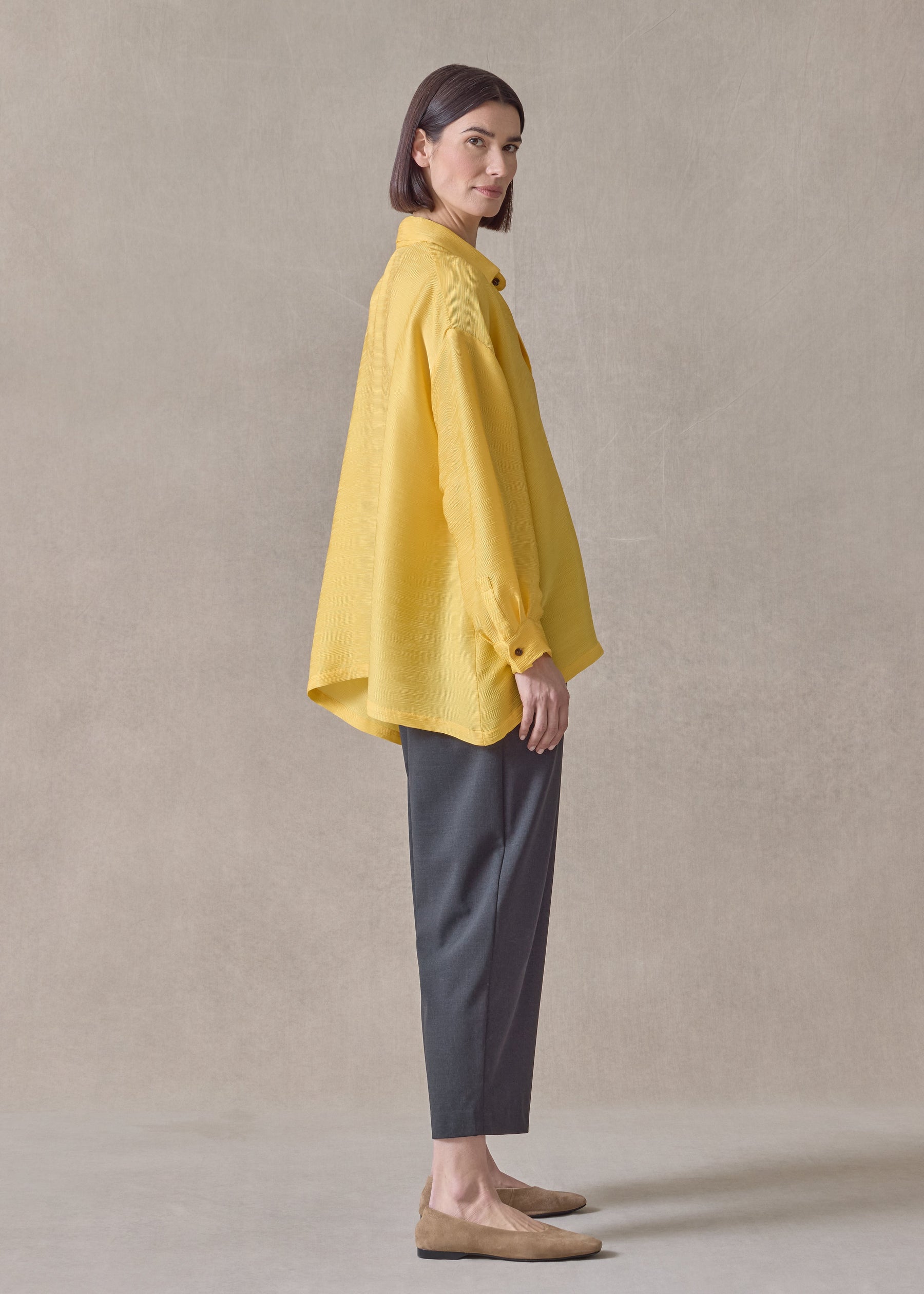 featherlight silk plissé slim a-line shirt with collar - mid plus (sunshine)
