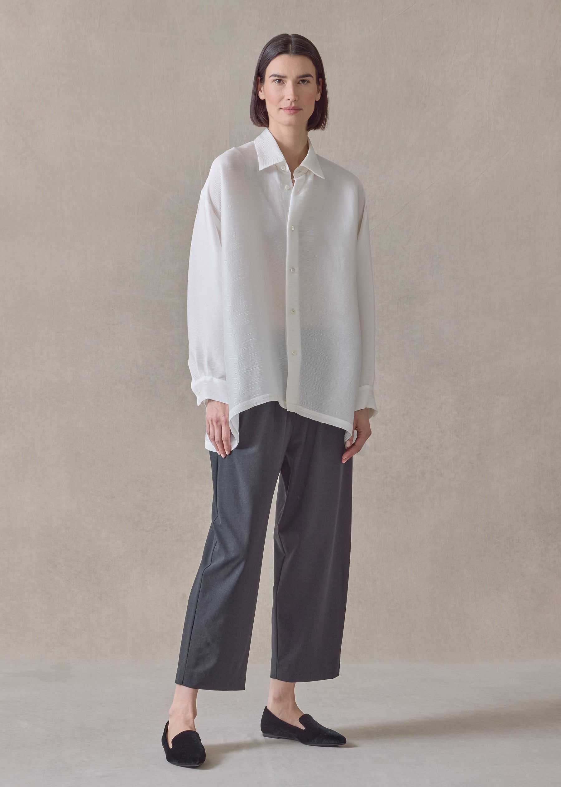 featherlight silk plissé slim a-line shirt with collar - mid plus (white)