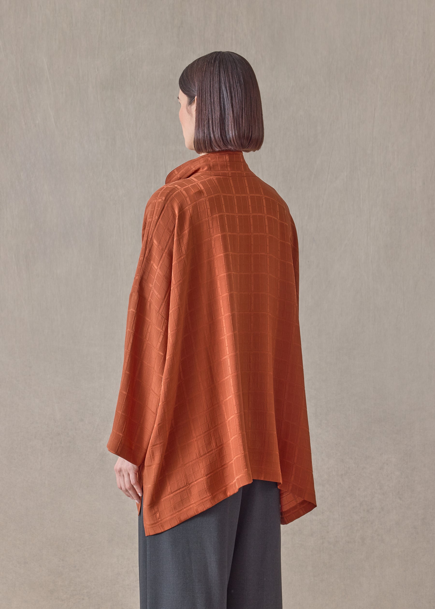 silk wide longer back double stand collar shirt-mid plus (rust)