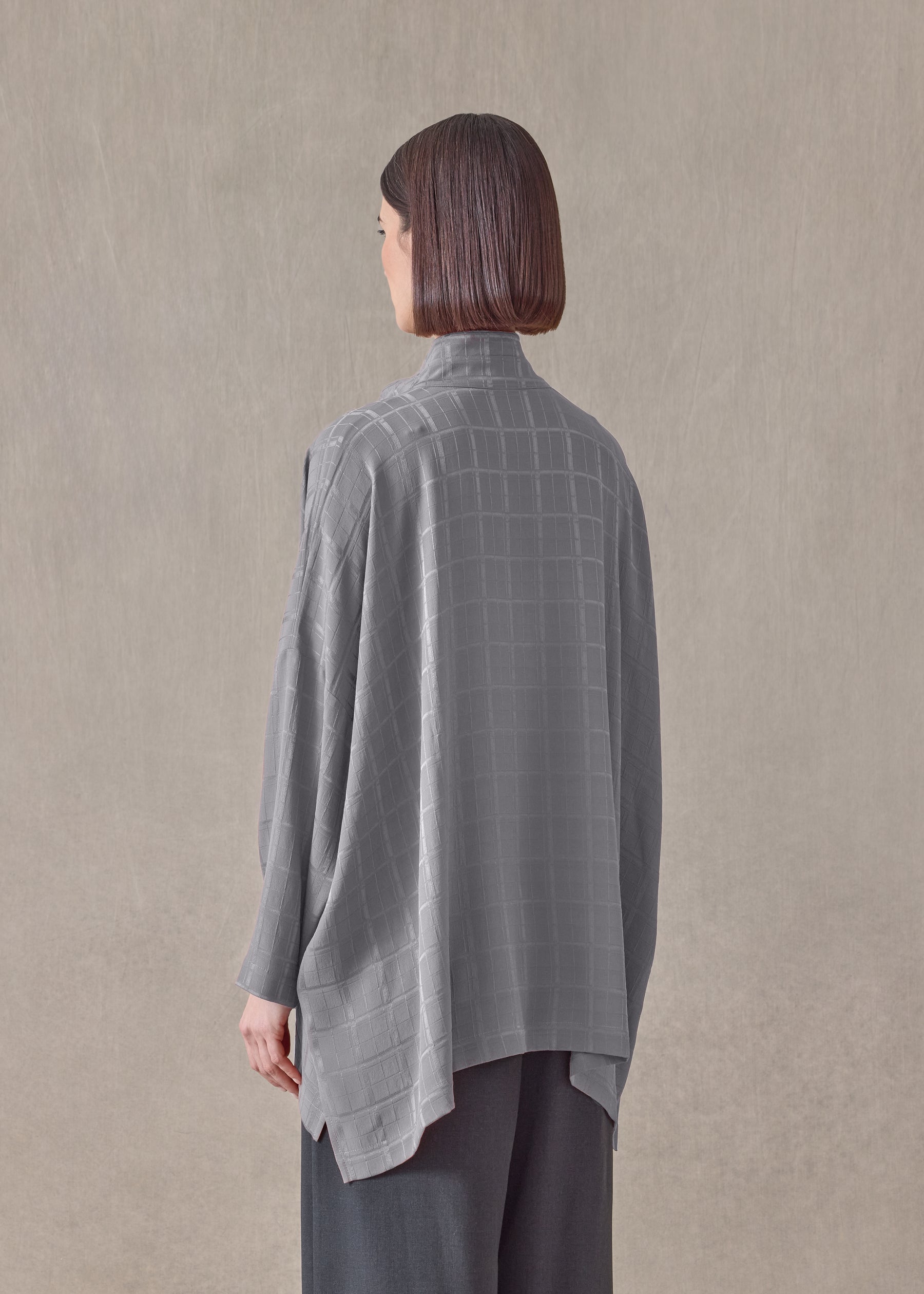 silk wide longer back double stand collar shirt-mid plus (silver)