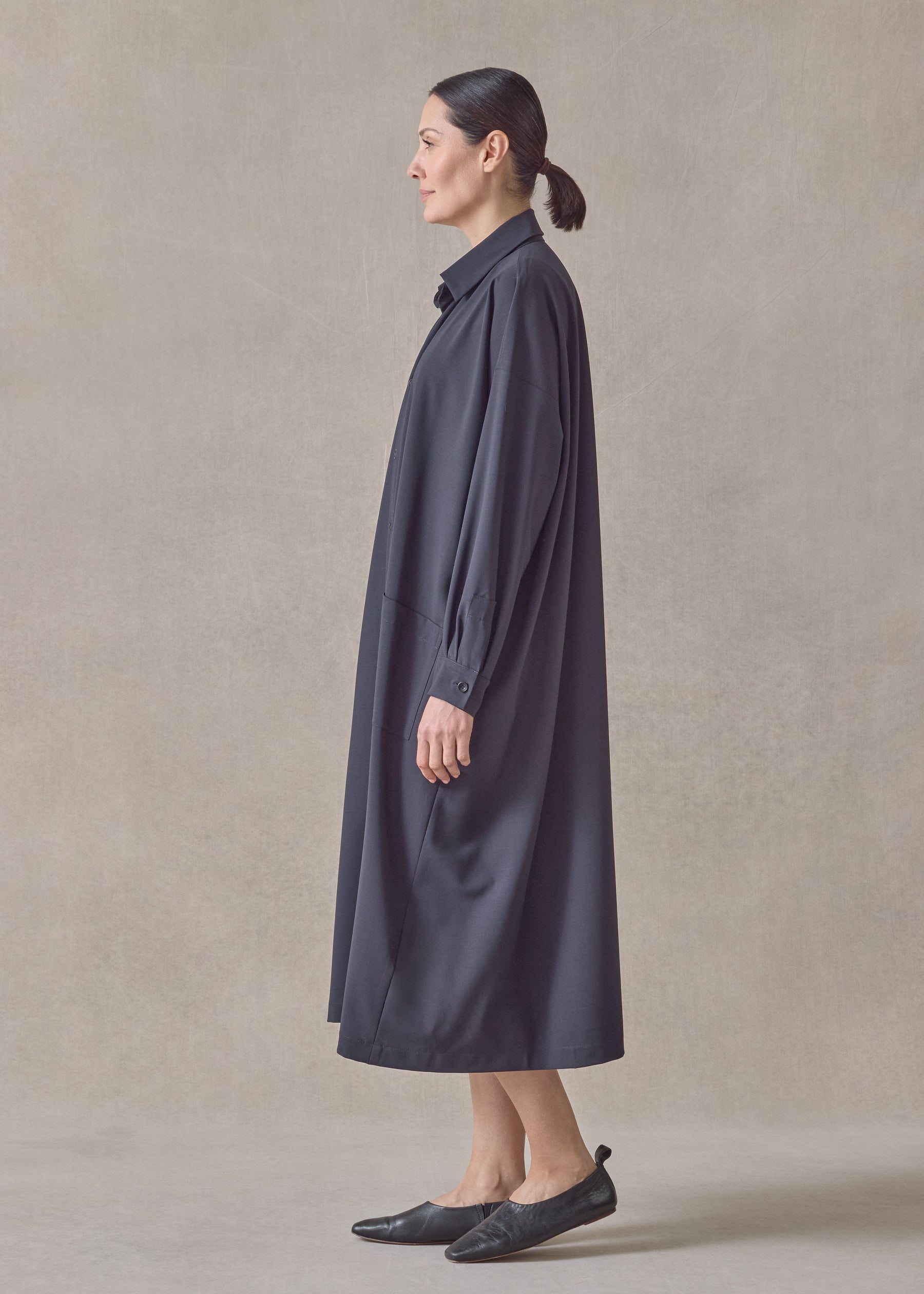 wool stretch angle to front side seam shirt dress with collar (navydark)