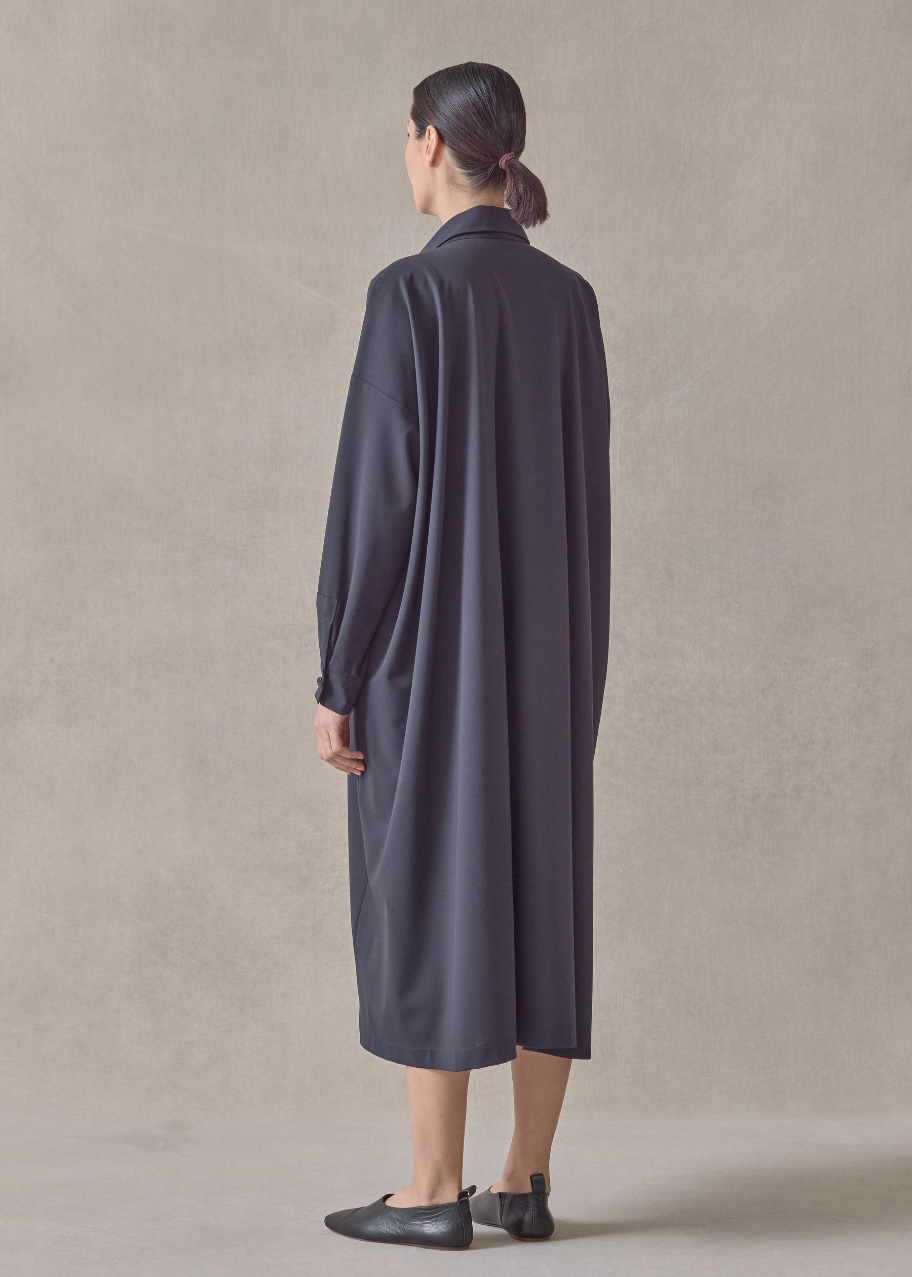 wool stretch angle to front side seam shirt dress with collar (navydark)