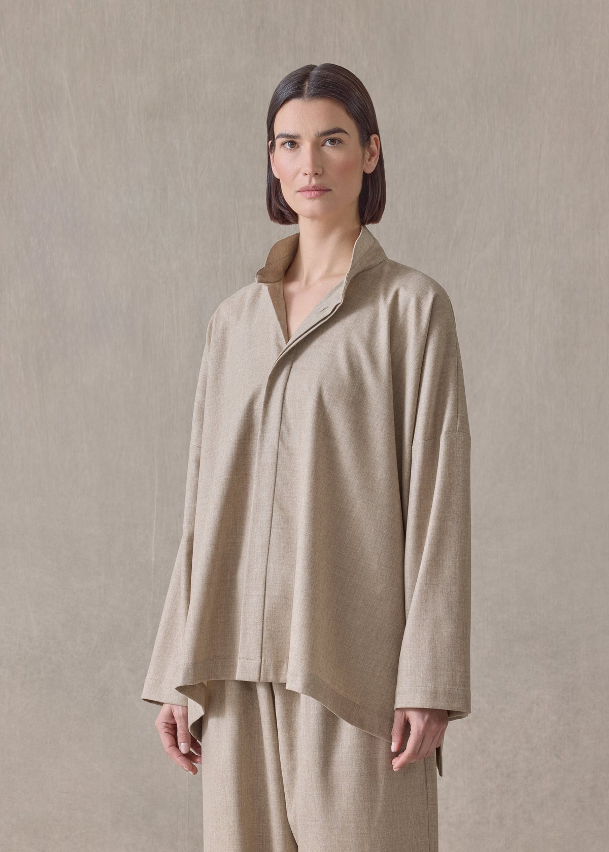 wool cashmere stretch wide longer back shirt with double stand collar - mid plus (natural)