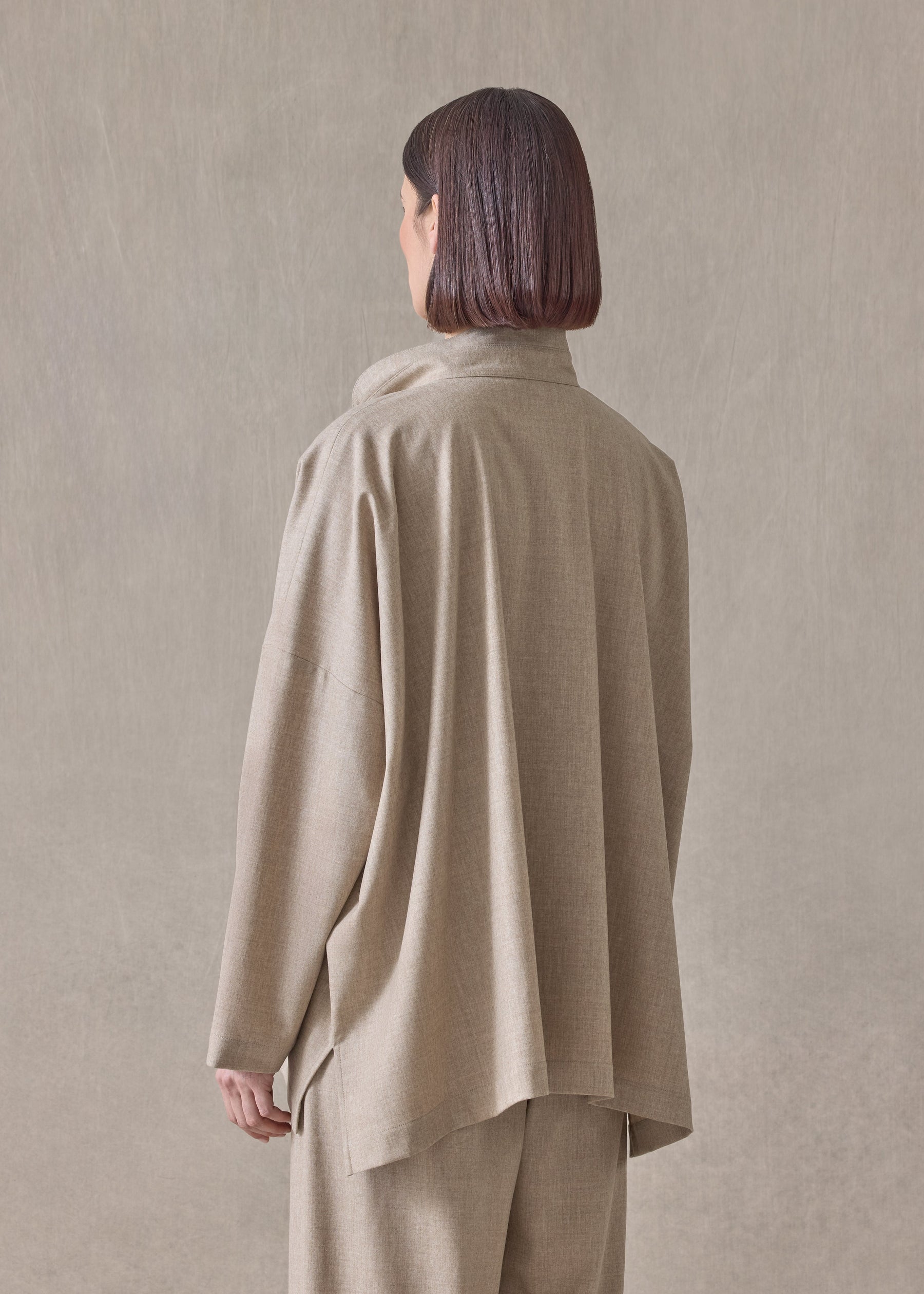 wool cashmere stretch wide longer back shirt with double stand collar - mid plus (natural)