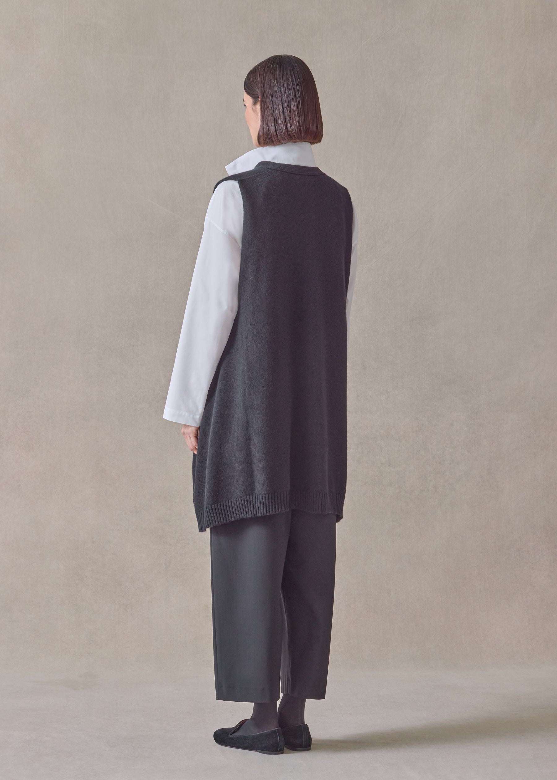 cashmere a-line sleeveless v neck cardigan-long plus (black)