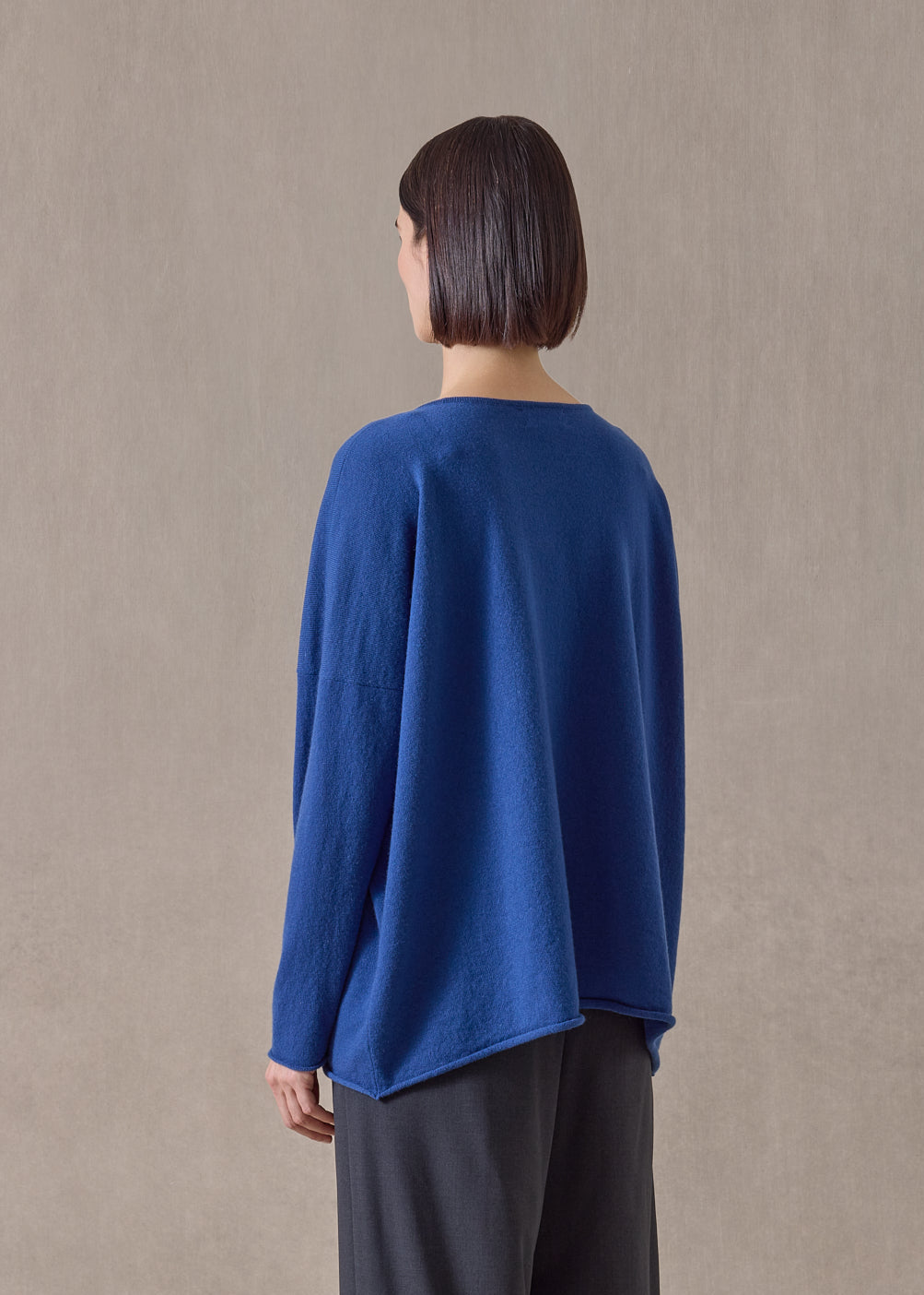 cashmere slim sleeve raw edge bateau neck - mid plus (deepblue)