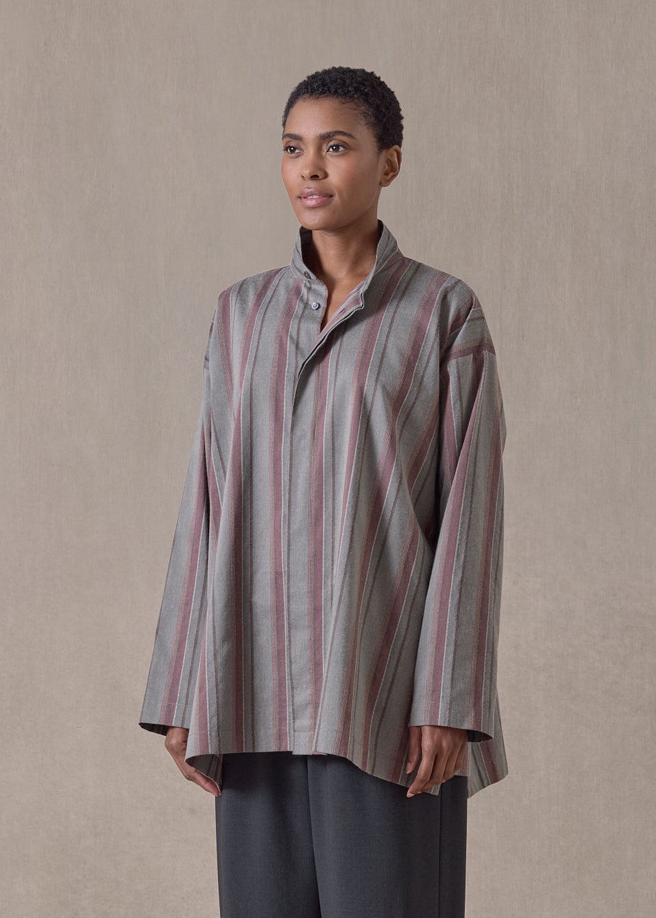 cotton mix slim a-line shirt with double stand collar and stepped insert - long (pebble)