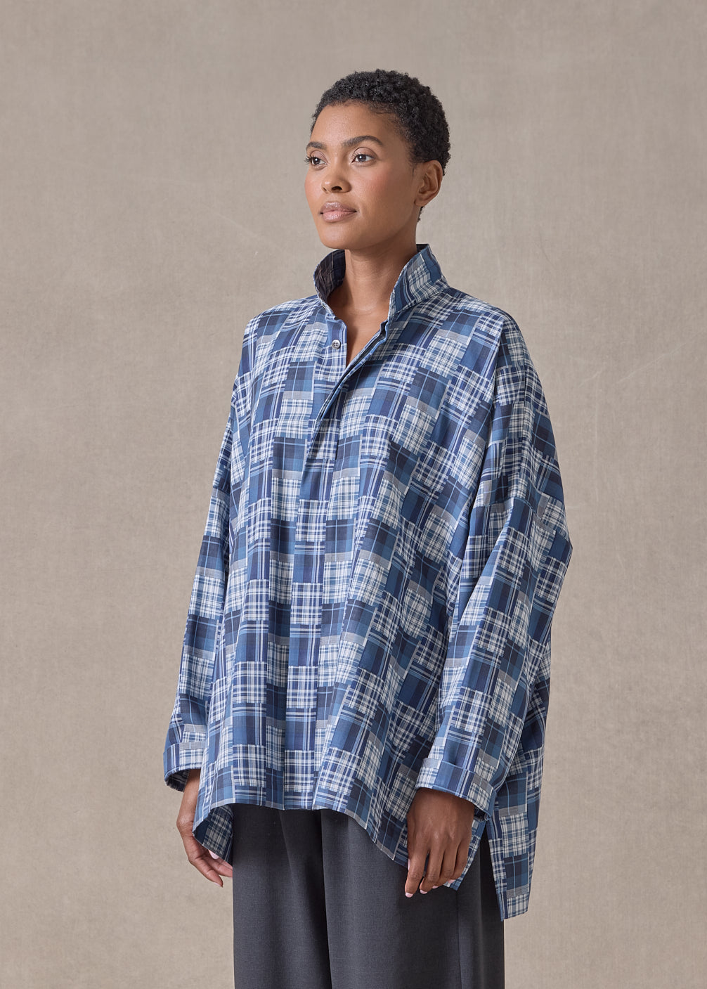 cotton wide longer back shirt with double stand collar-mid plus (jean)