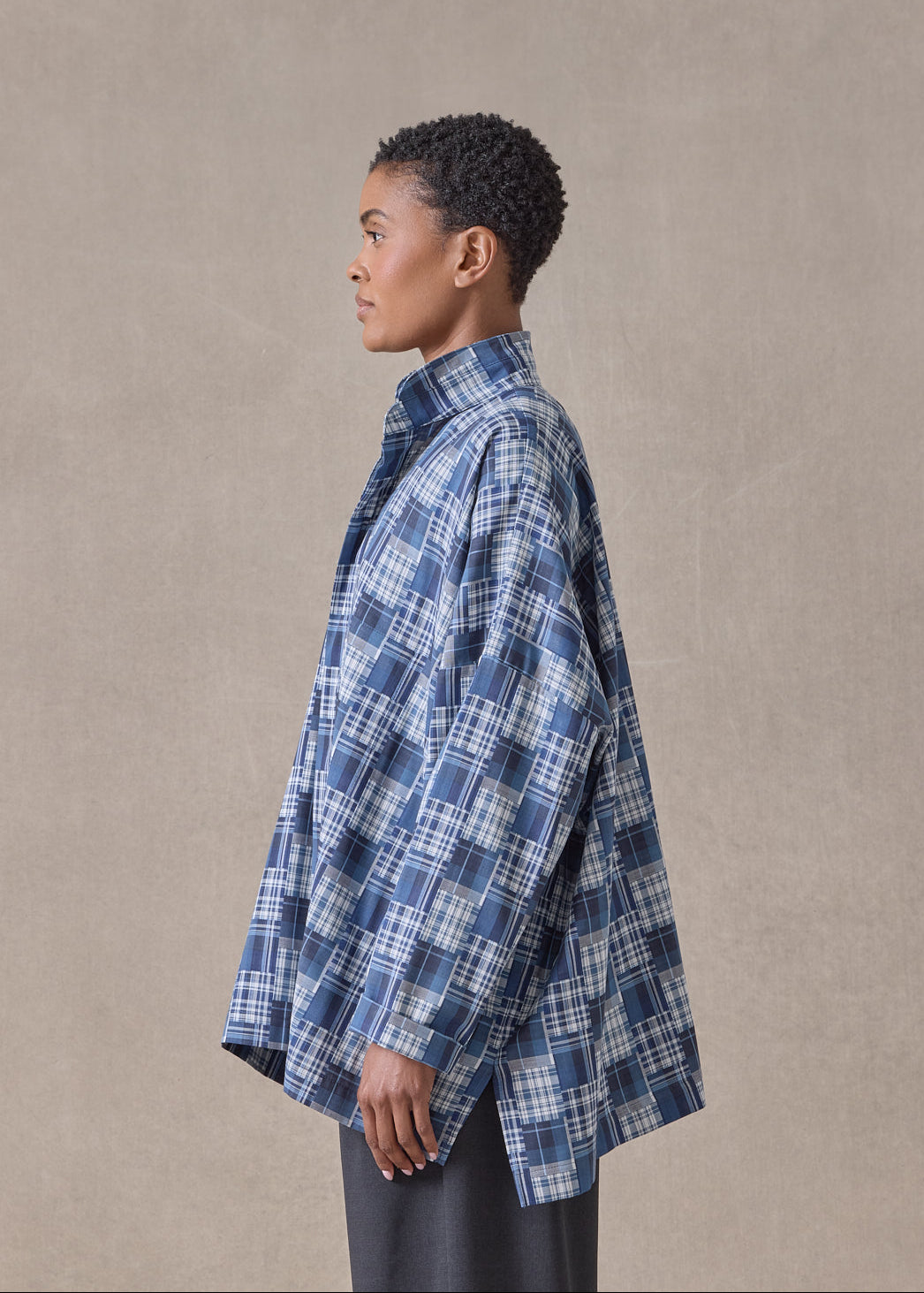 cotton wide longer back shirt with double stand collar-mid plus (jean)