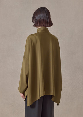 midweight silk crepe wide longer back double stand collar shirt-mid plus (greenbronze)