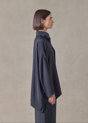 midweight silk crepe wide longer back double stand collar shirt-mid plus (midnight)