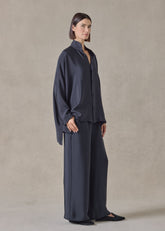 midweight silk crepe wide longer back double stand collar shirt-mid plus (midnight)