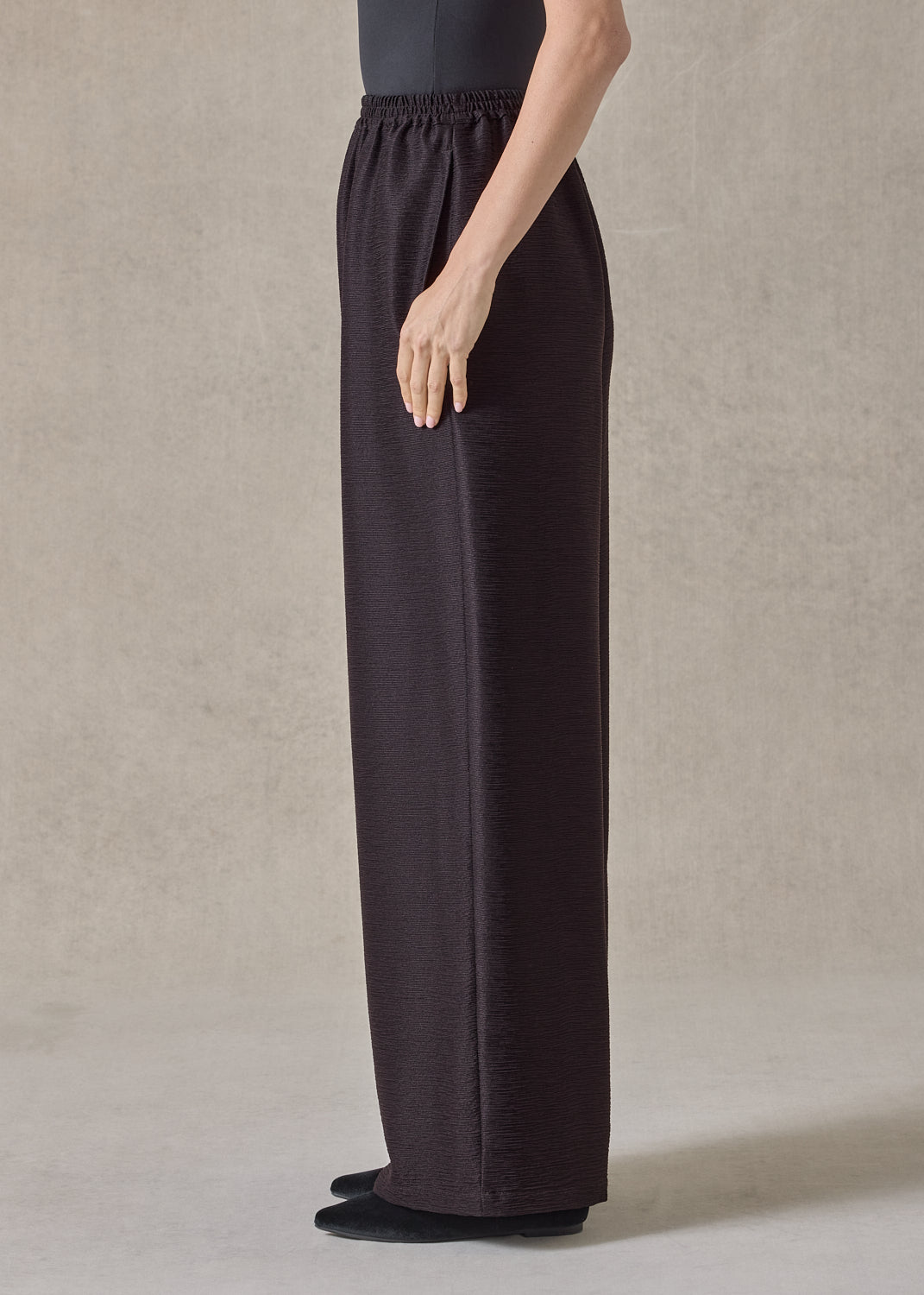 midweight silk plissé flared trouser (espresso)