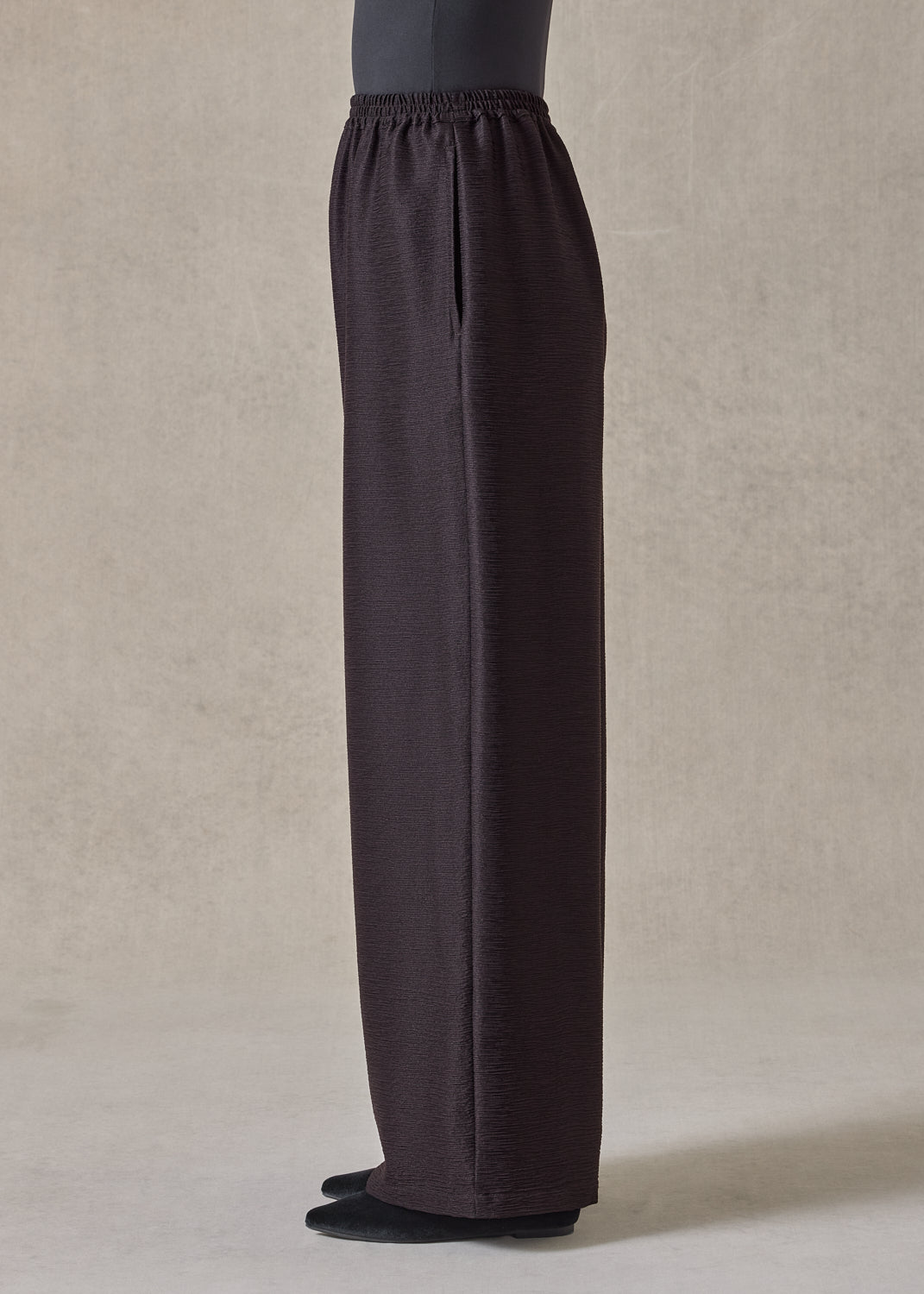 midweight silk plissé flared trouser (espresso)
