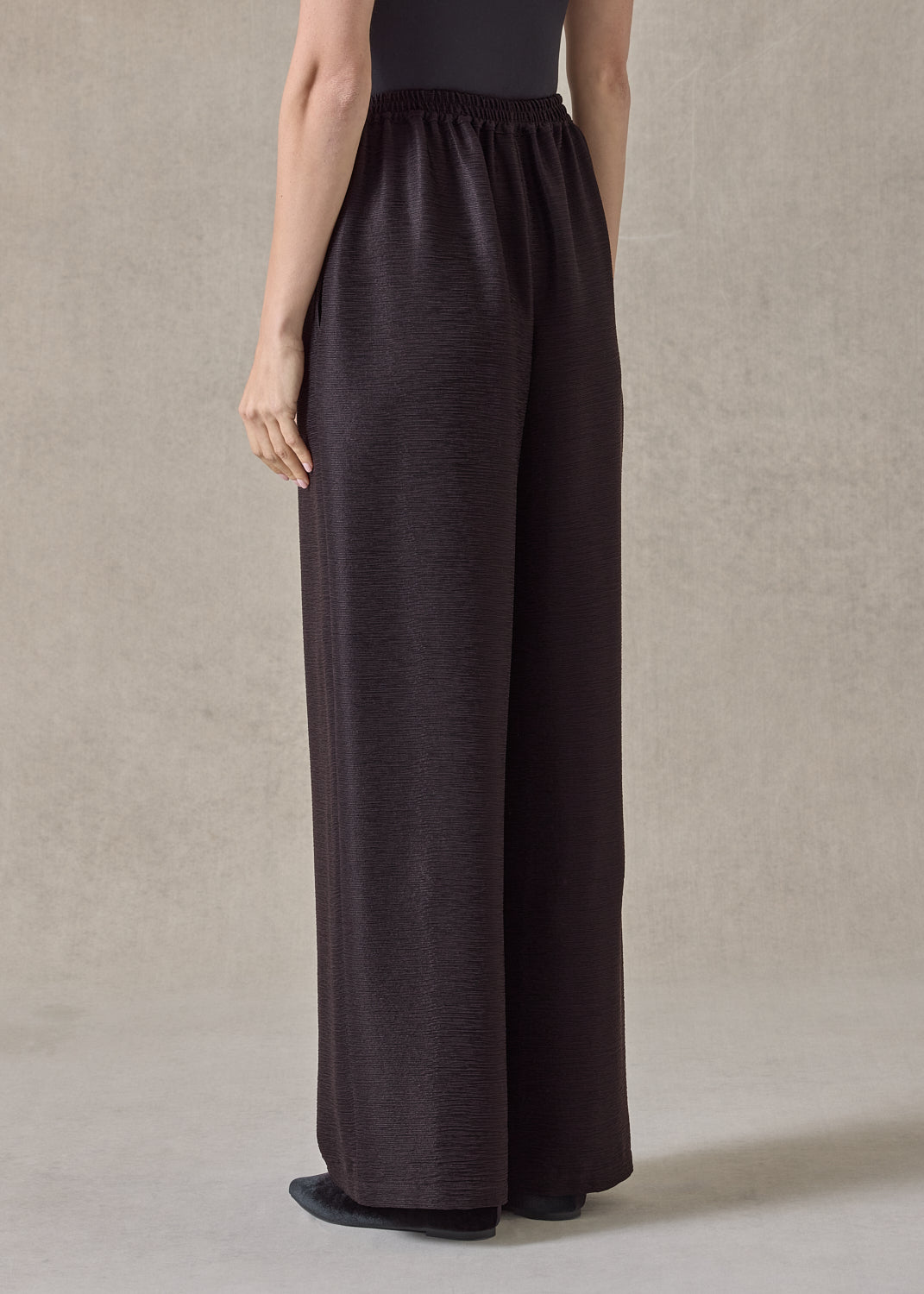 midweight silk plissé flared trouser (espresso)