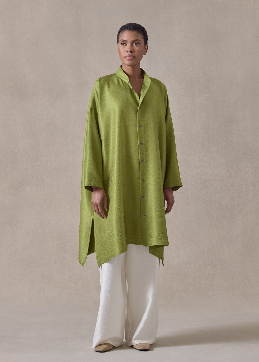 midweight silk plissé wide a-line collarless shirt - very long with slits  (limedark)