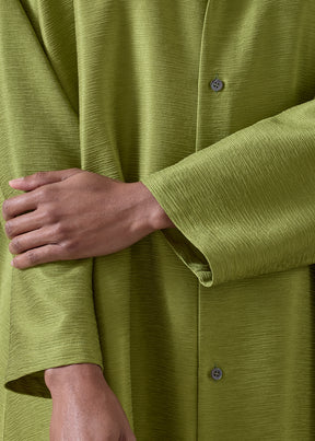 midweight silk plissé wide a-line collarless shirt - very long with slits  (limedark)