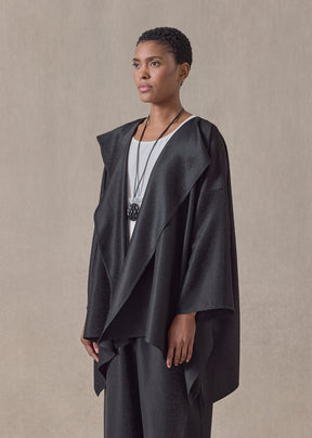 midweight silk plissé jacket coat - mid plus (black)