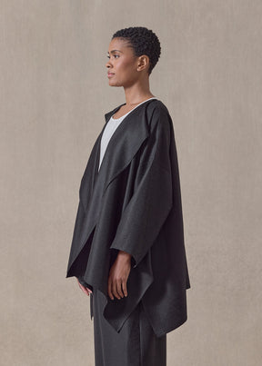 midweight silk plissé jacket coat - mid plus (black)