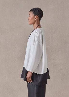 midweight silk plissé wide a-line scoop neck top - long (white/black)