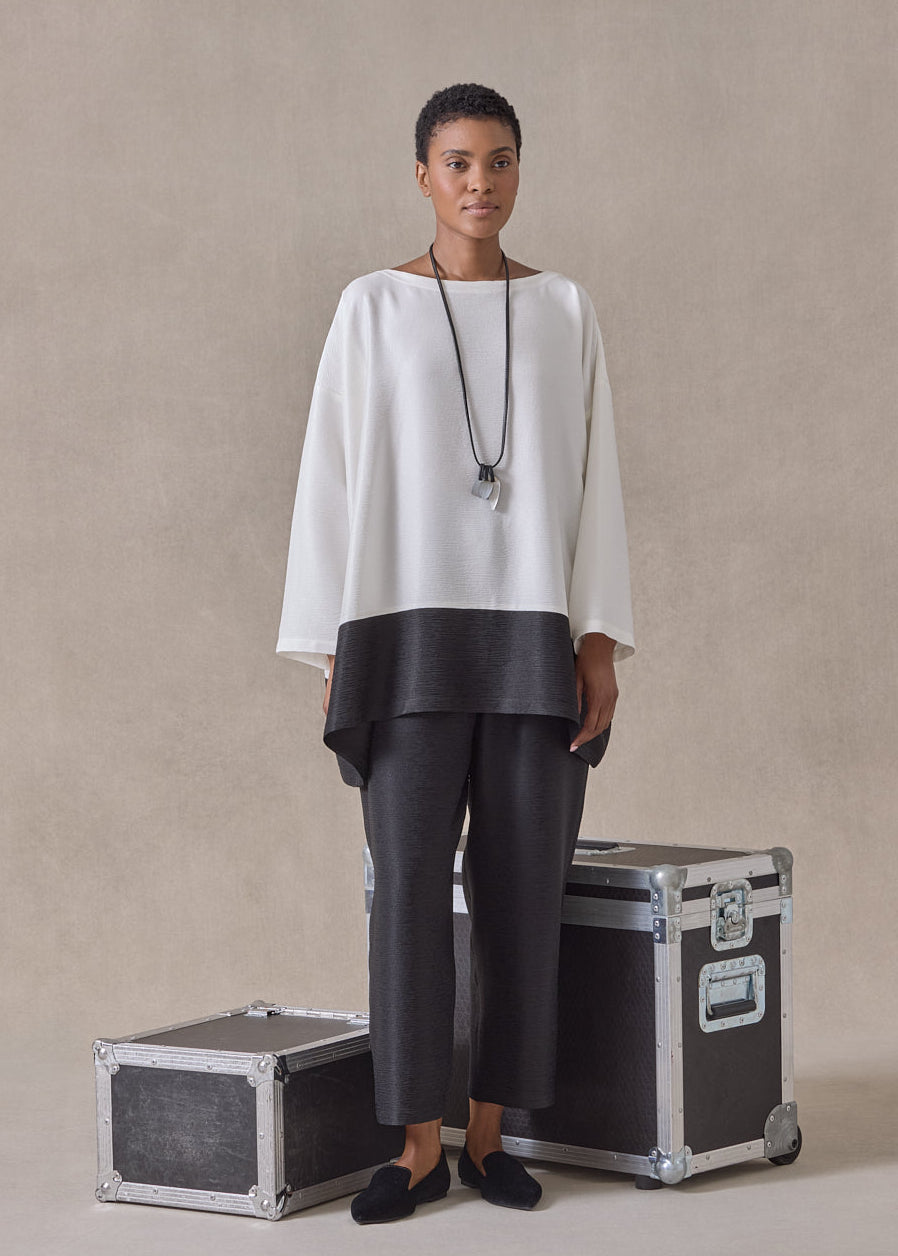 midweight silk plissé wide a-line scoop neck top - long (white/black)