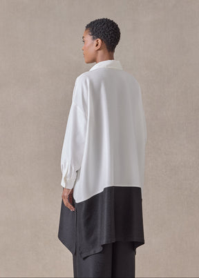 midweight silk plissé wide a-line shirt with collar - very long with slits (white/black)
